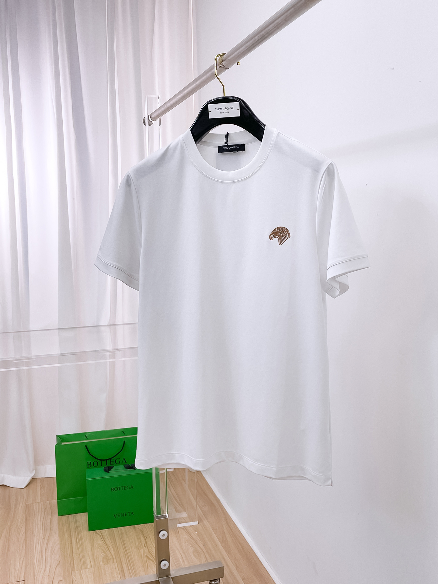  斯蒂芬 2025春夏新款首发专柜最新款圆领短袖 高端订制 设计前卫时尚！品牌logo重工艺设计 高端定