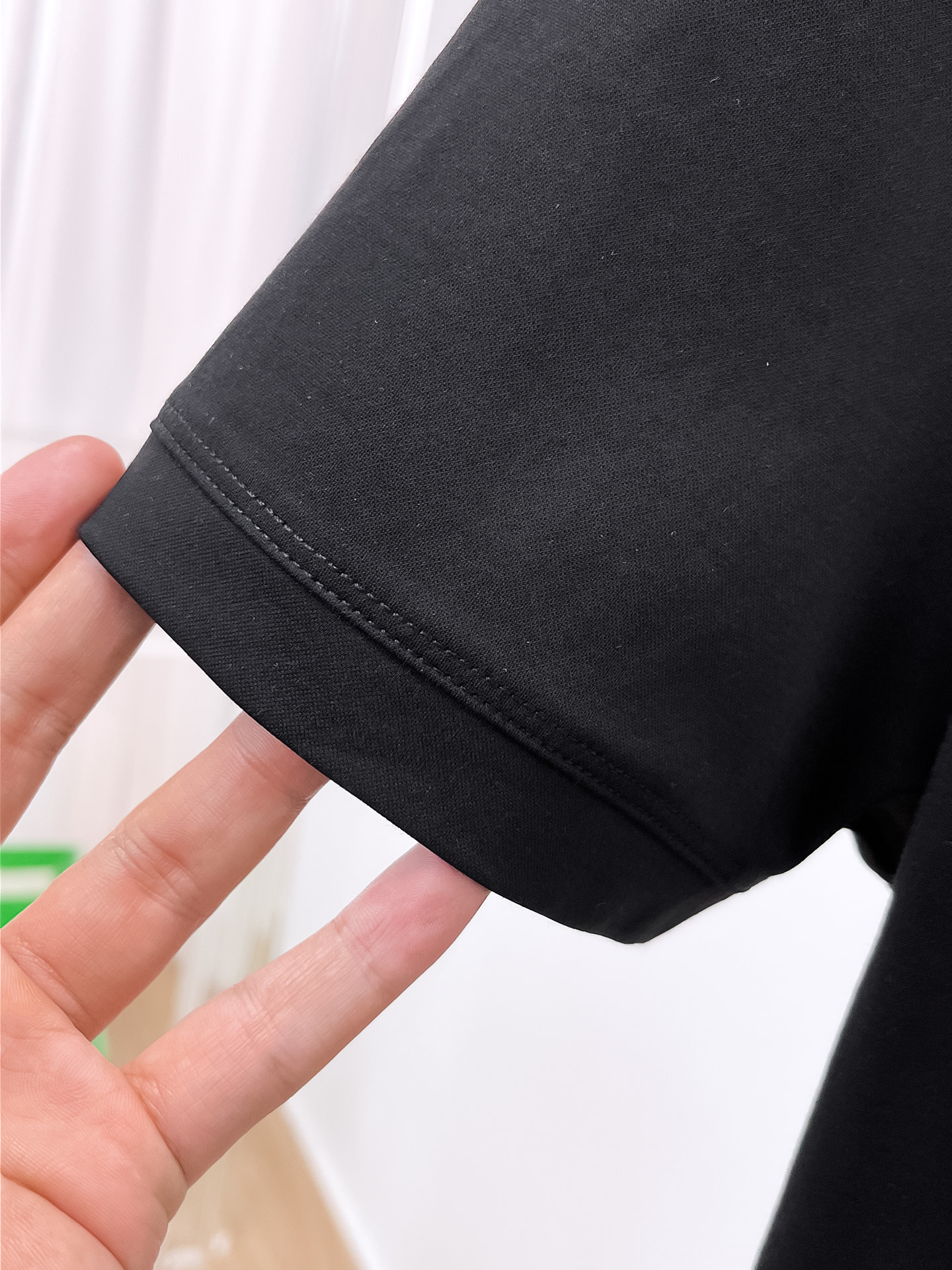  斯蒂芬 2025春夏新款首发专柜最新款圆领短袖 高端订制 设计前卫时尚！品牌logo重工艺设计 高端定