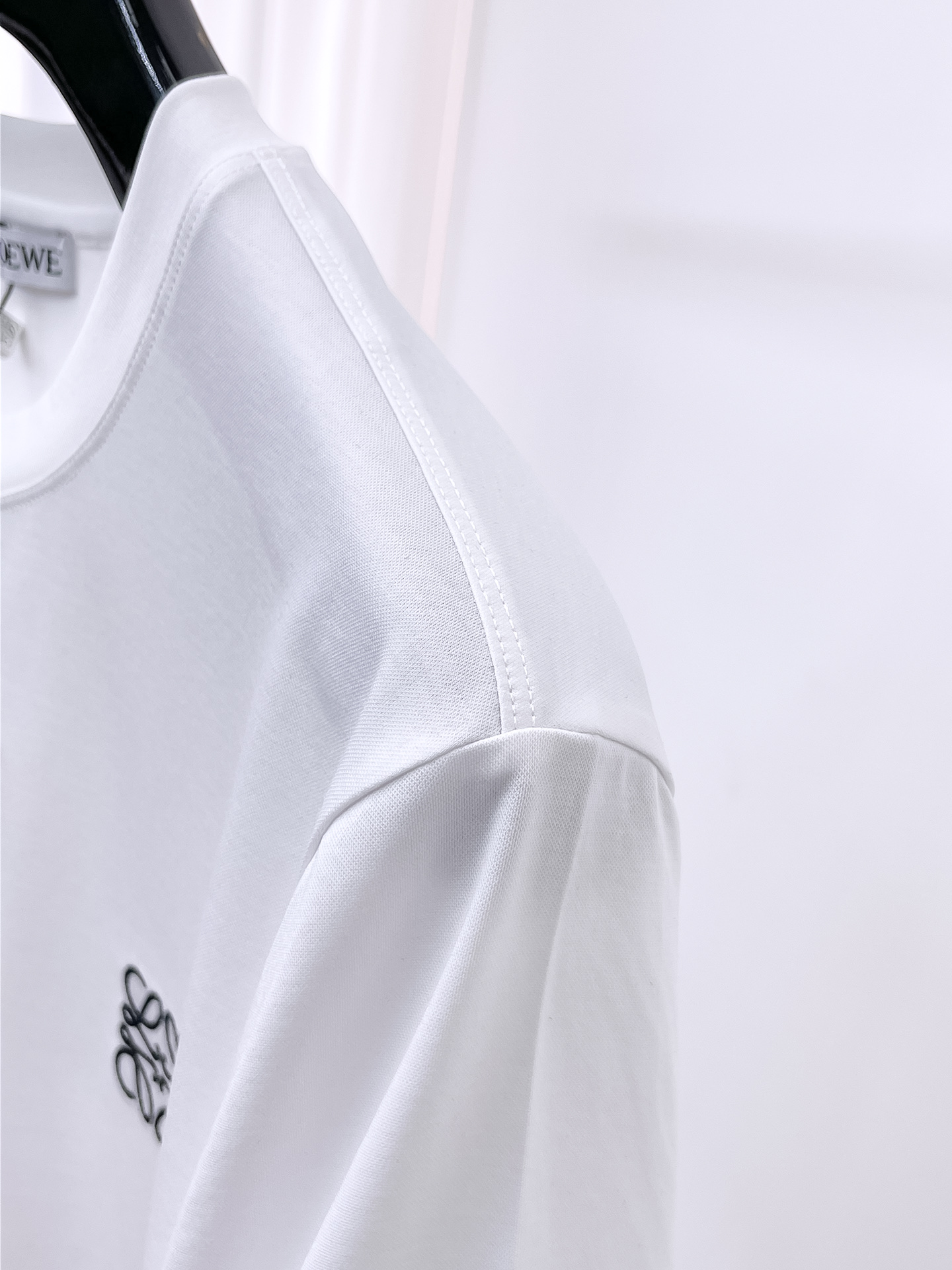  罗意威 2025春夏新款首发专柜最新款圆领短袖 高端订制 设计前卫时尚！品牌logo重工艺设计 高端定