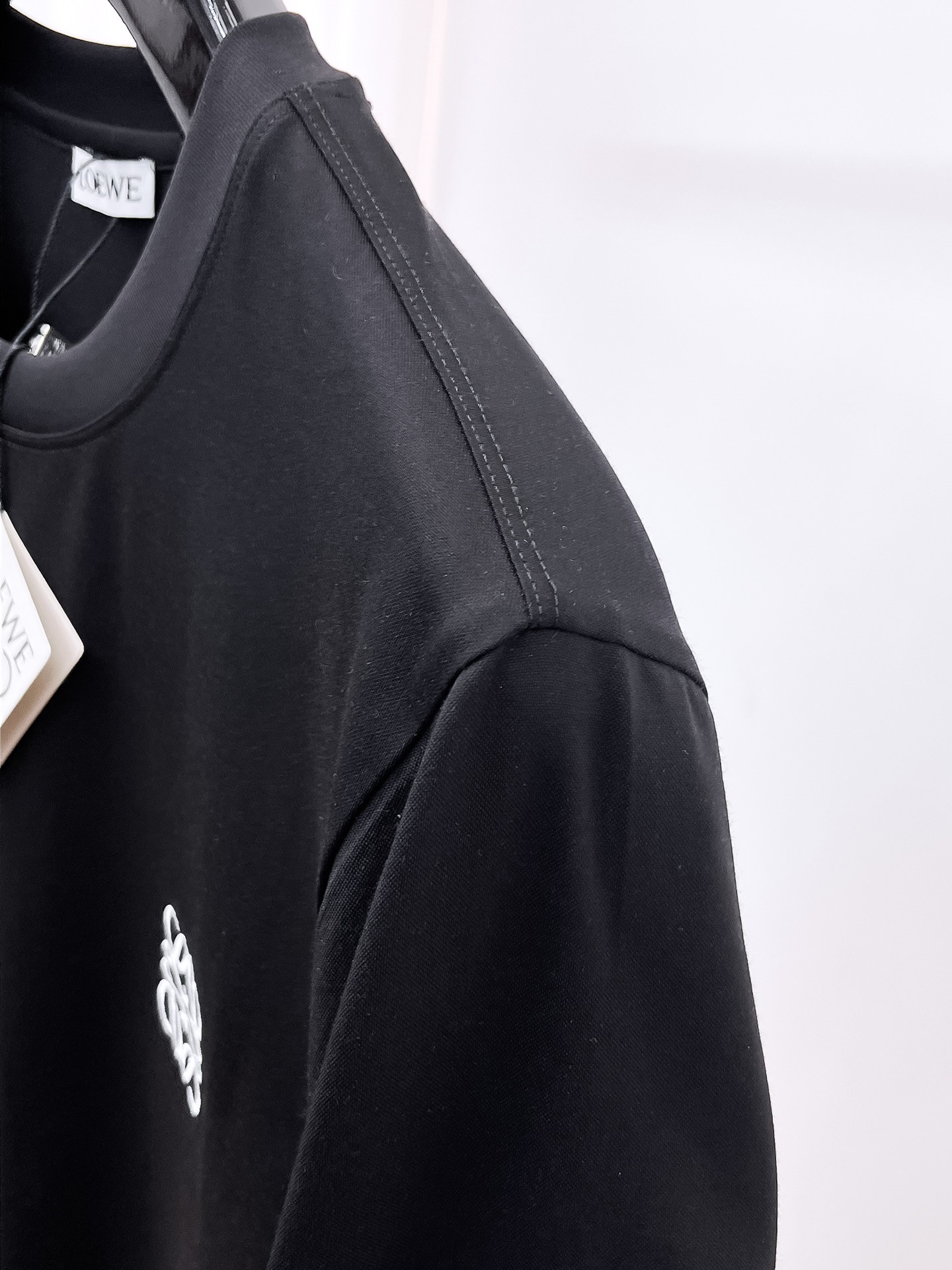  罗意威 2025春夏新款首发专柜最新款圆领短袖 高端订制 设计前卫时尚！品牌logo重工艺设计 高端定