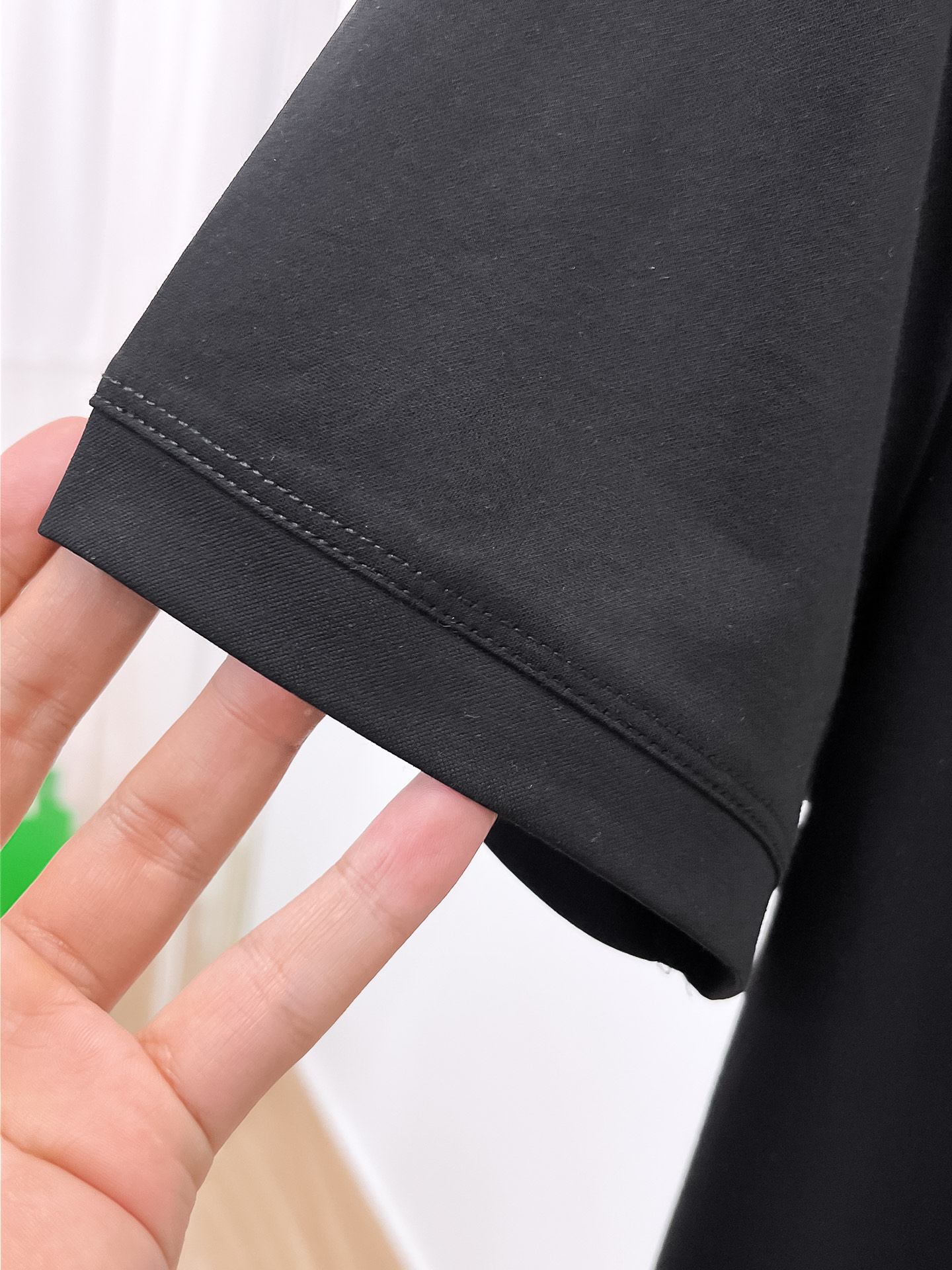  罗意威 2025春夏新款首发专柜最新款圆领短袖 高端订制 设计前卫时尚！品牌logo重工艺设计 高端定