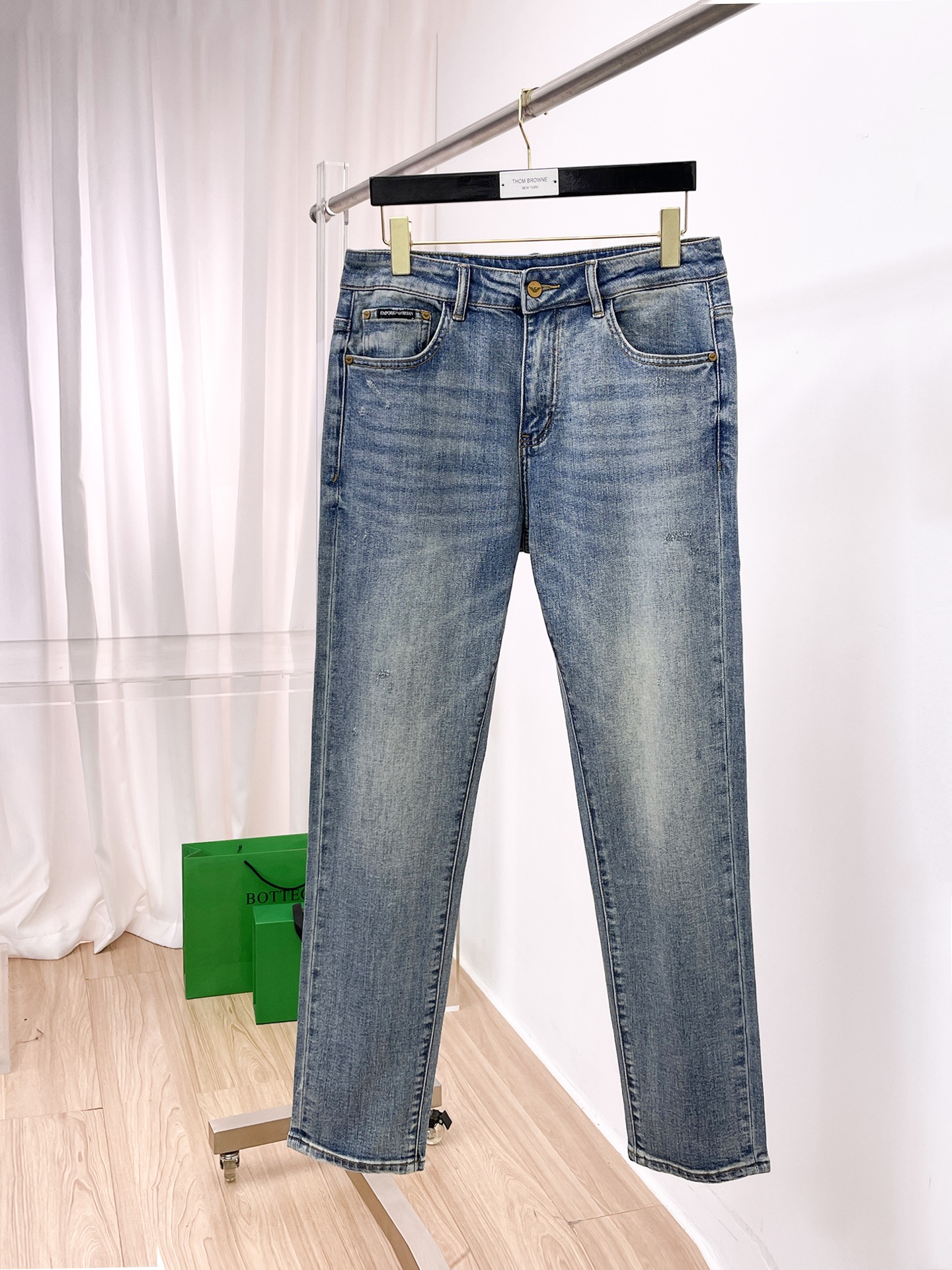 阿玛尼 25ss秋冬 新款 男士小直筒原单 牛仔裤 秋冬新款超柔软，弹力面料，复杂的手工艺叠加，任何一个