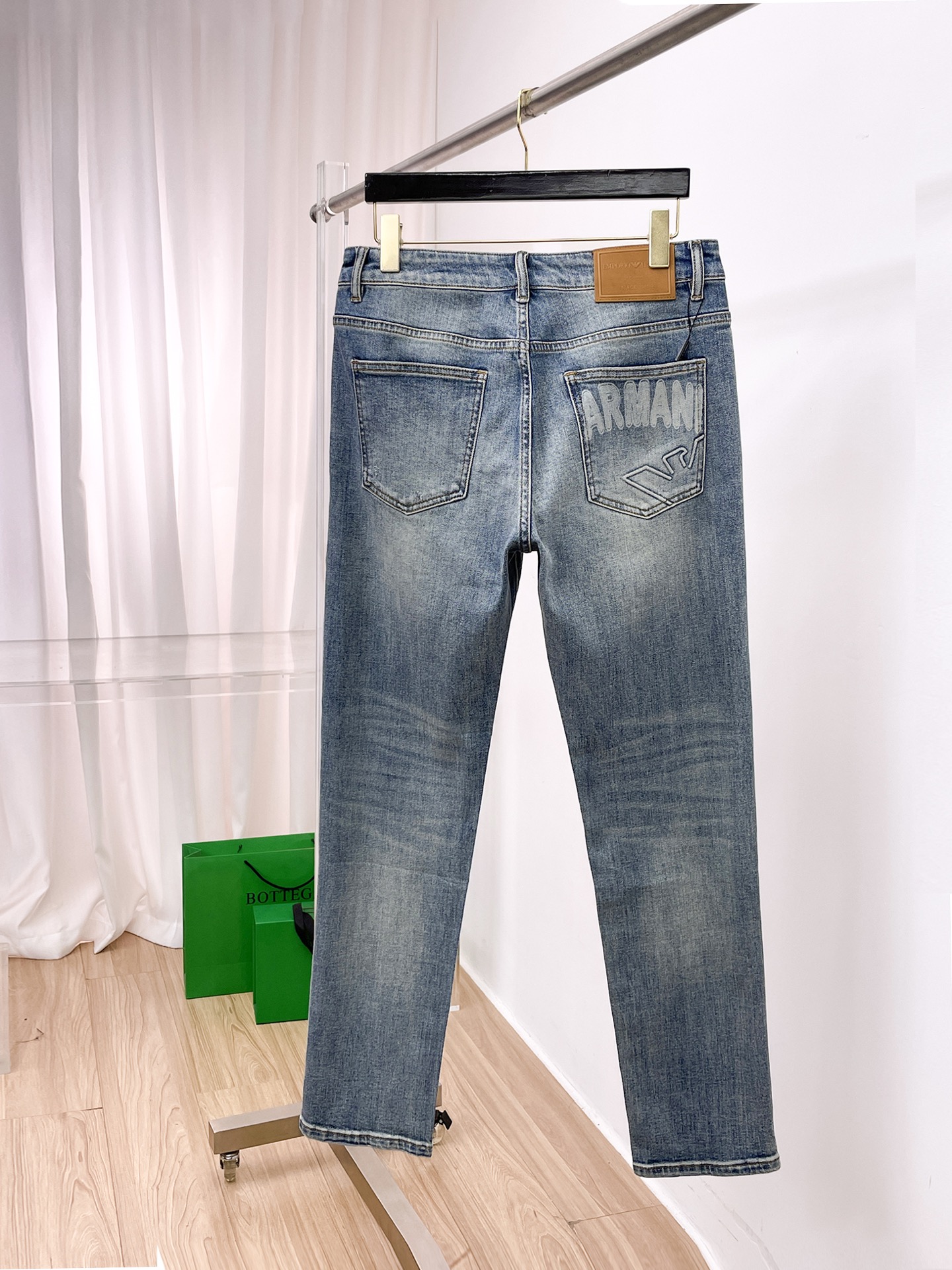 阿玛尼 25ss秋冬 新款 男士小直筒原单 牛仔裤 秋冬新款超柔软，弹力面料，复杂的手工艺叠加，任何一个