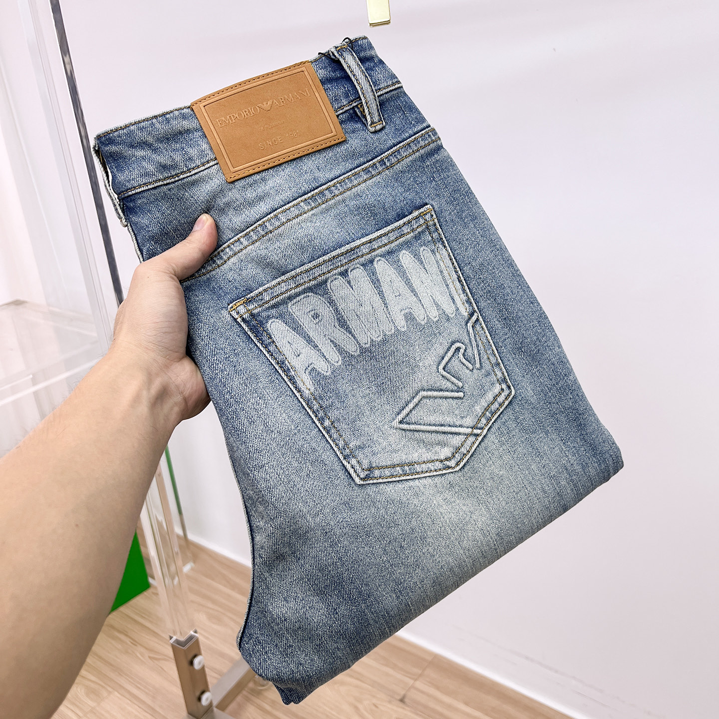 阿玛尼 25ss秋冬 新款 男士小直筒原单 牛仔裤 秋冬新款超柔软，弹力面料，复杂的手工艺叠加，任何一个