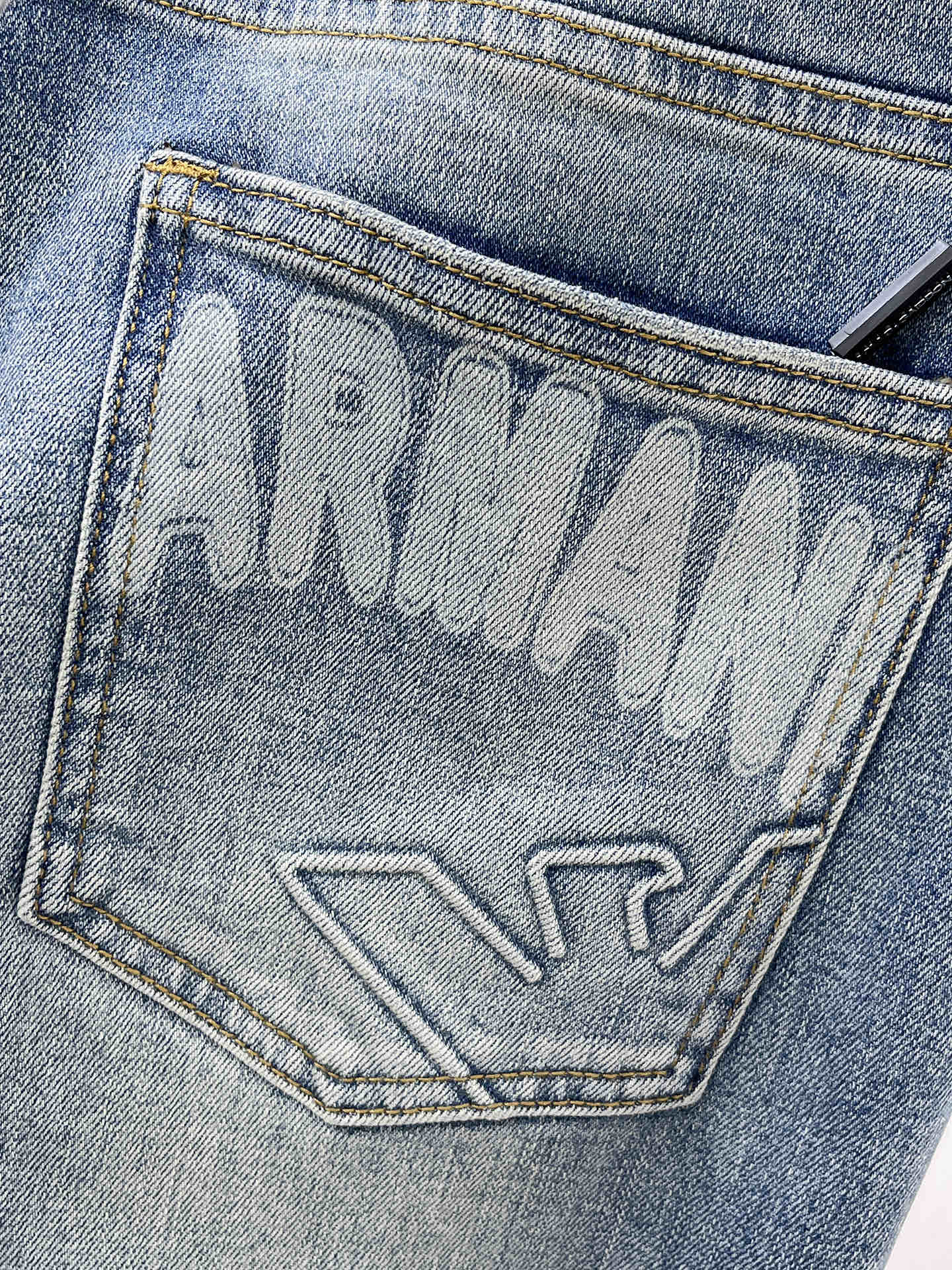 阿玛尼 25ss秋冬 新款 男士小直筒原单 牛仔裤 秋冬新款超柔软，弹力面料，复杂的手工艺叠加，任何一个