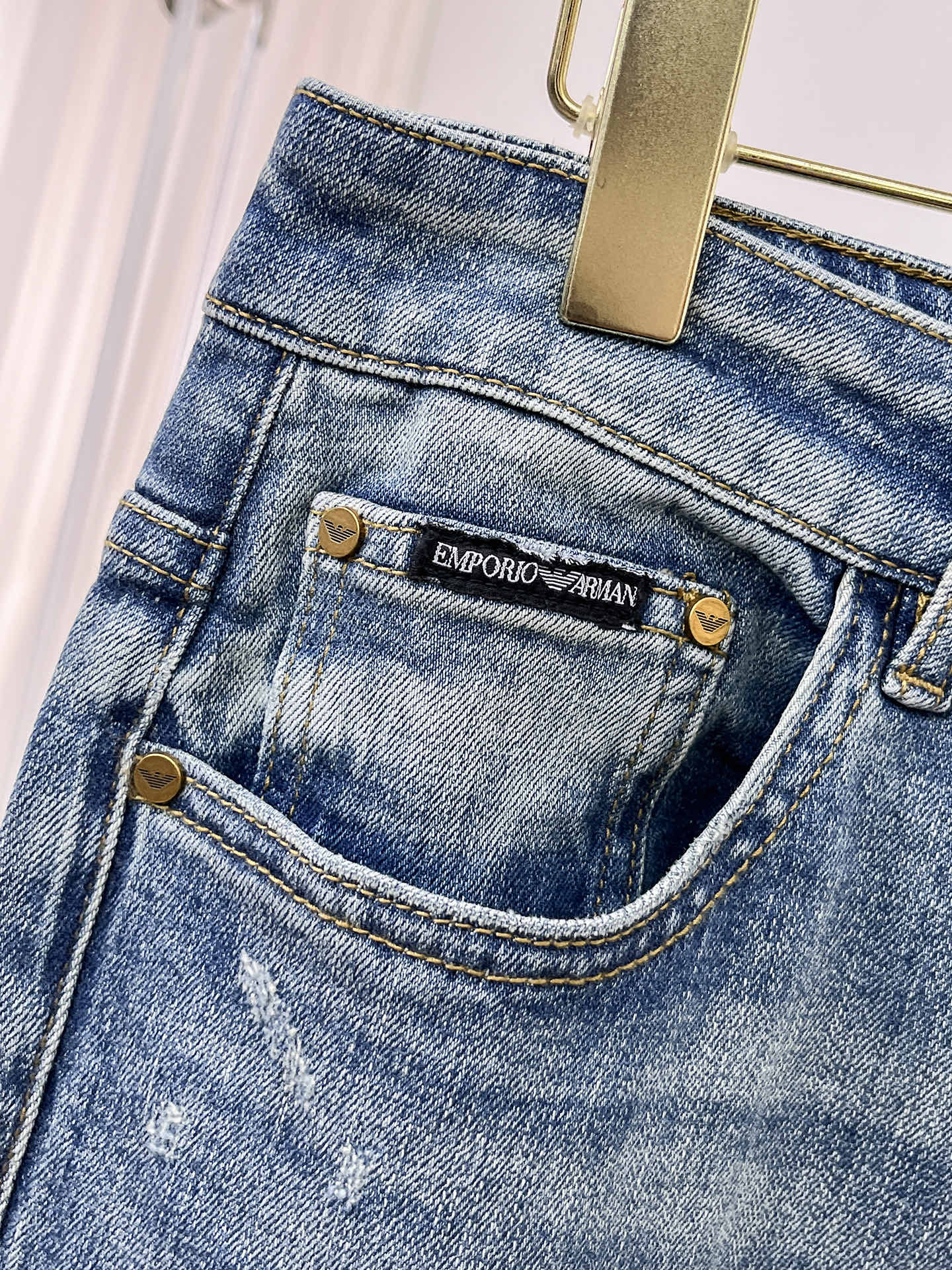 阿玛尼 25ss秋冬 新款 男士小直筒原单 牛仔裤 秋冬新款超柔软，弹力面料，复杂的手工艺叠加，任何一个