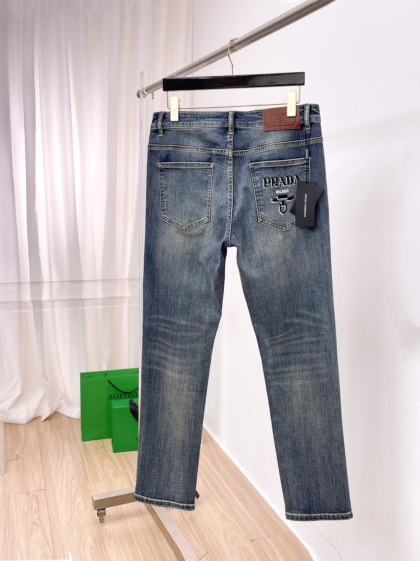 普拉达 25ss秋冬 新款 男士小直筒原单 牛仔裤 秋冬新款超柔软，弹力面料，复杂的手工艺叠加，任何一个