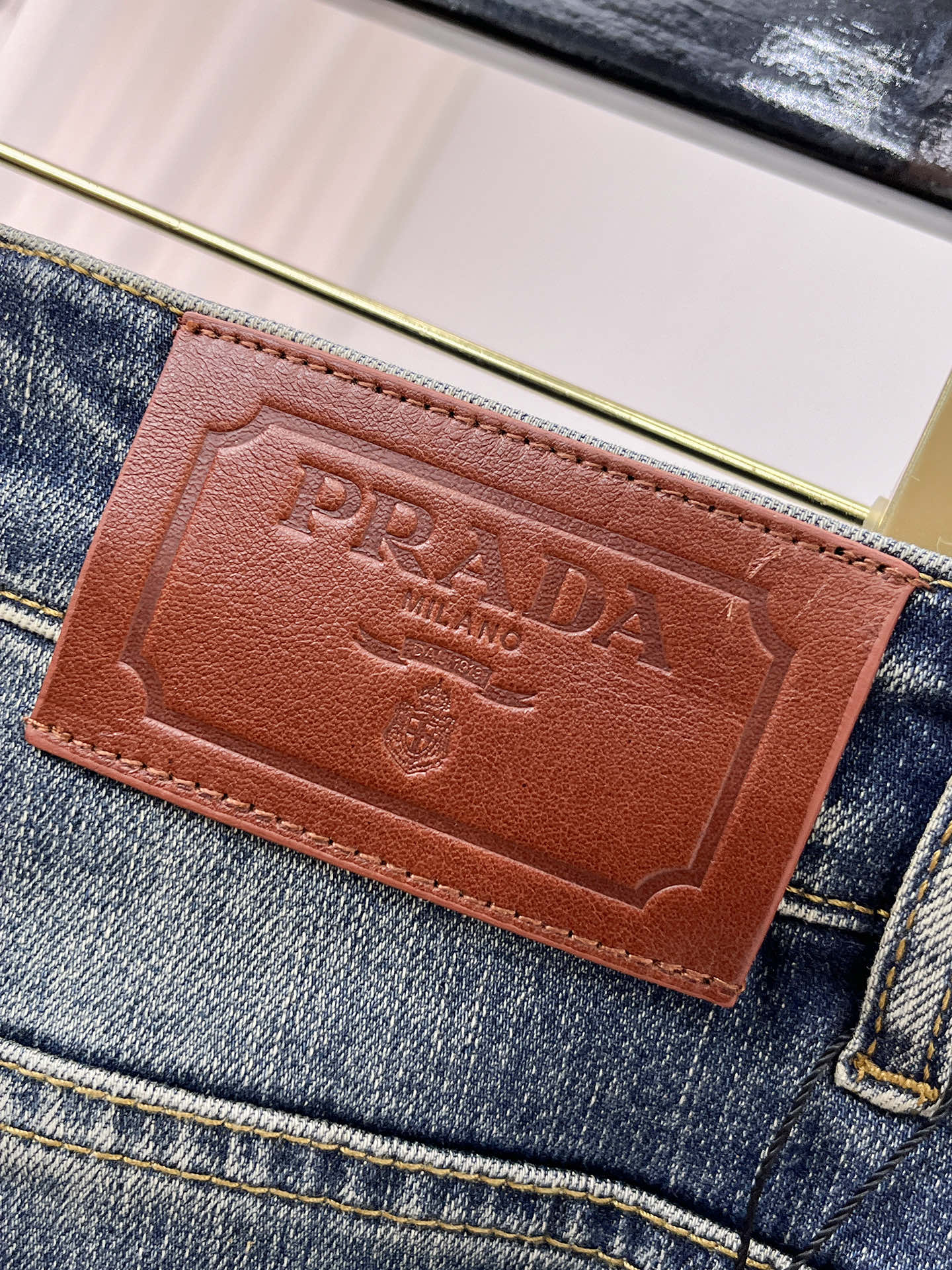 普拉达 25ss秋冬 新款 男士小直筒原单 牛仔裤 秋冬新款超柔软，弹力面料，复杂的手工艺叠加，任何一个