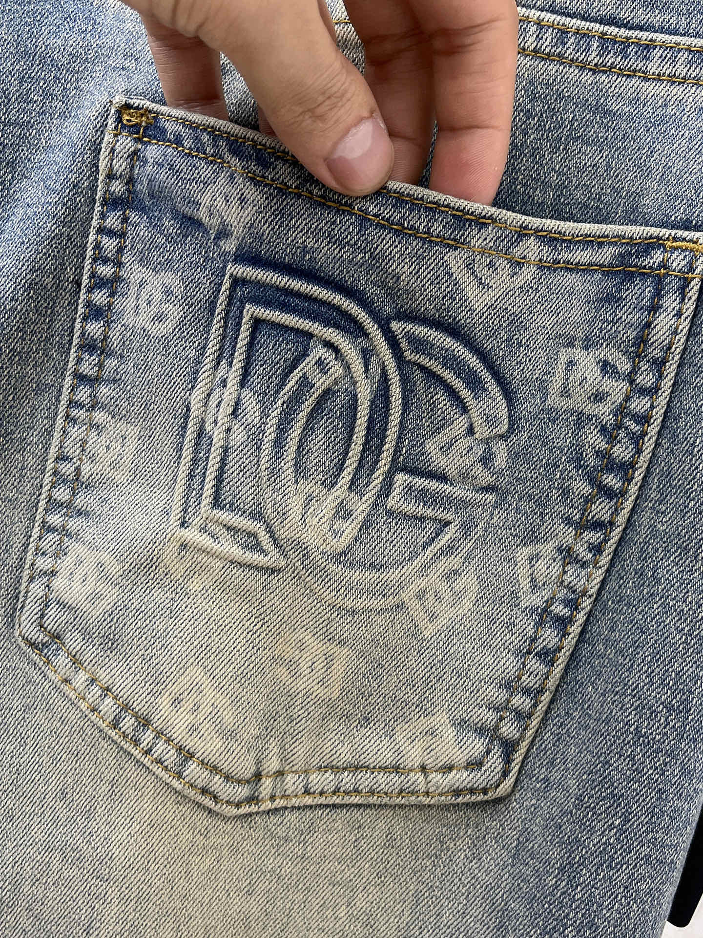 DG 25ss秋冬 新款 男士小直筒原单 牛仔裤 秋冬新款超柔软，弹力面料，复杂的手工艺叠加，任何一个洗