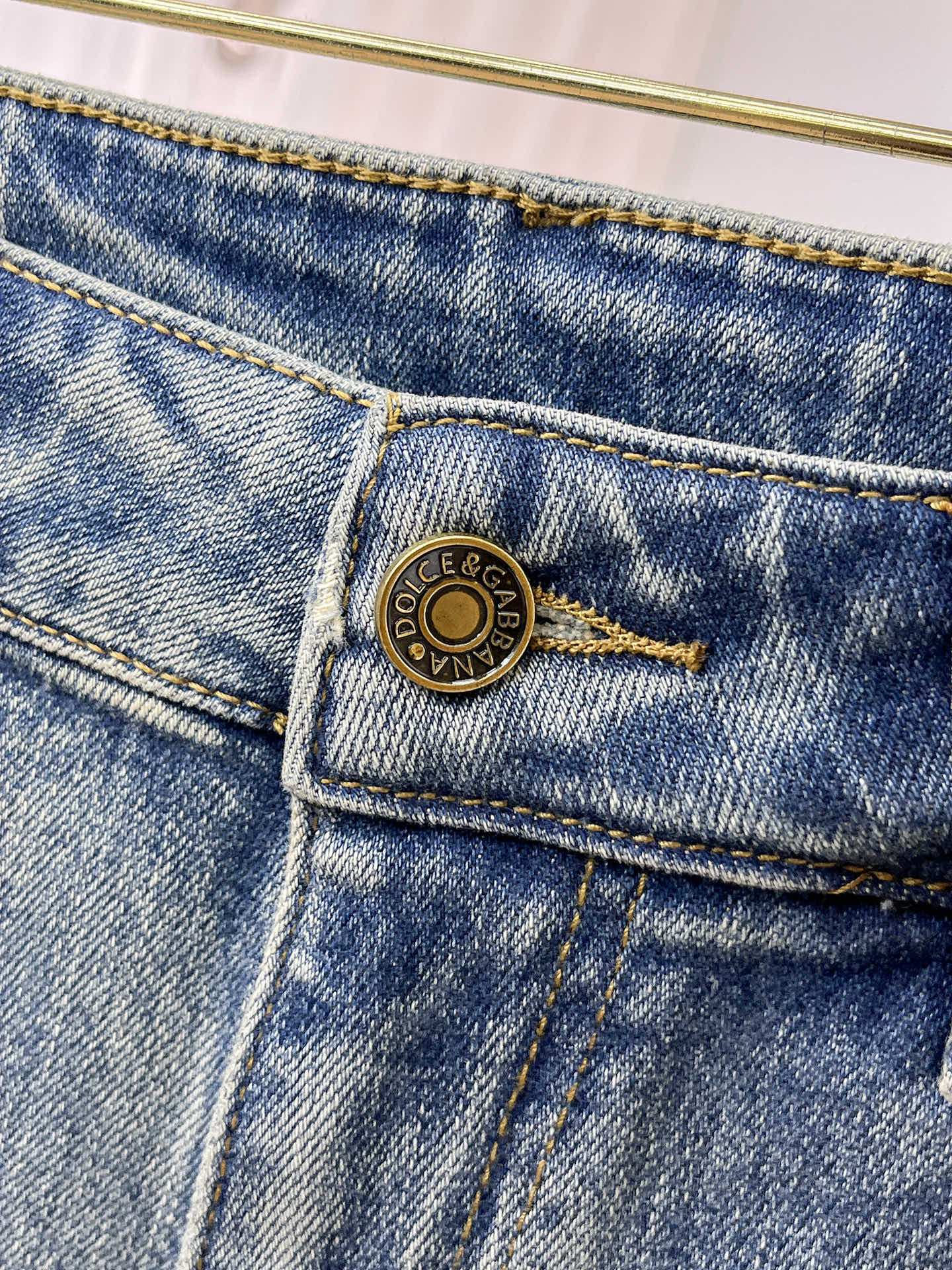 DG 25ss秋冬 新款 男士小直筒原单 牛仔裤 秋冬新款超柔软，弹力面料，复杂的手工艺叠加，任何一个洗