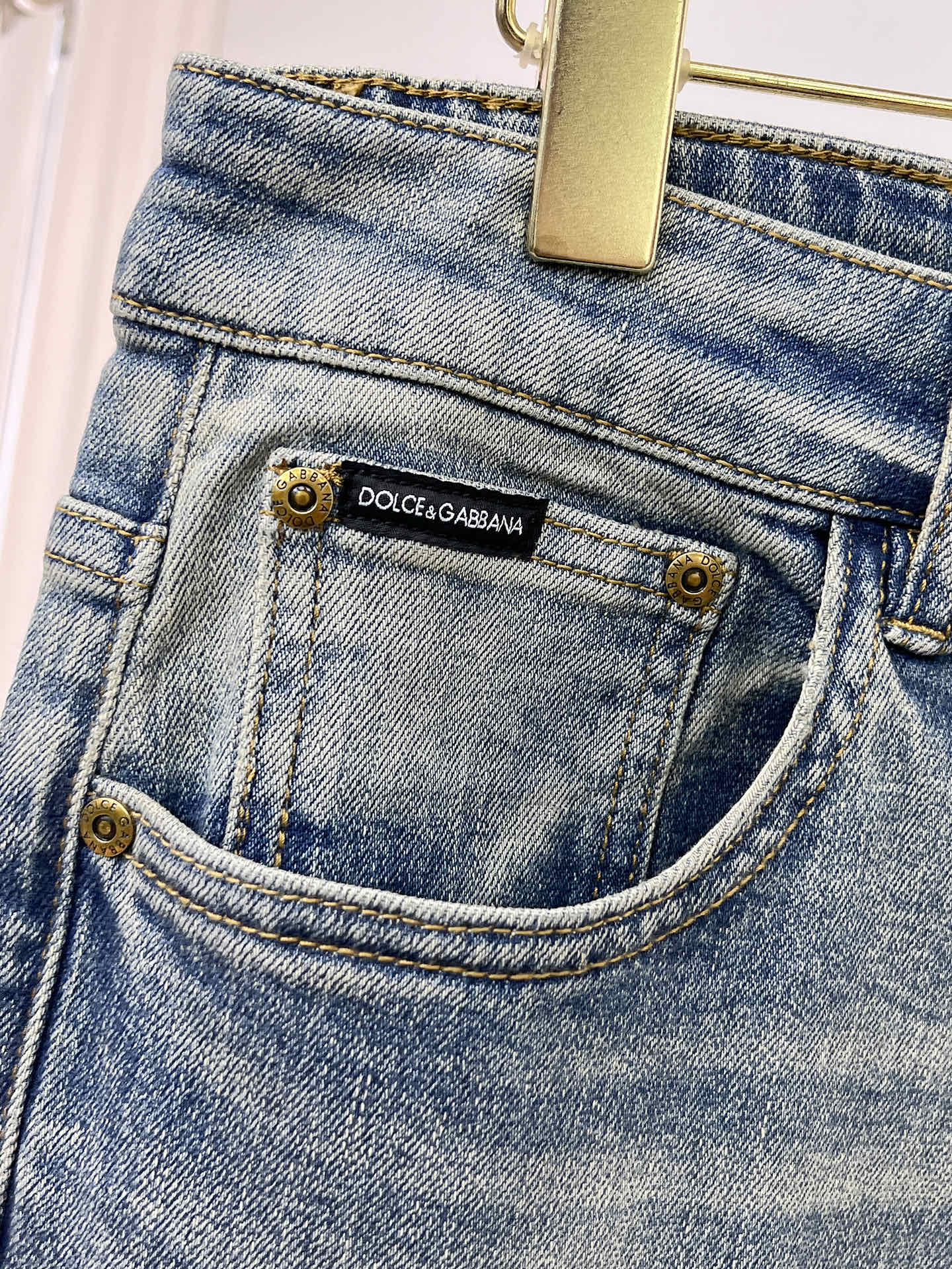 DG 25ss秋冬 新款 男士小直筒原单 牛仔裤 秋冬新款超柔软，弹力面料，复杂的手工艺叠加，任何一个洗