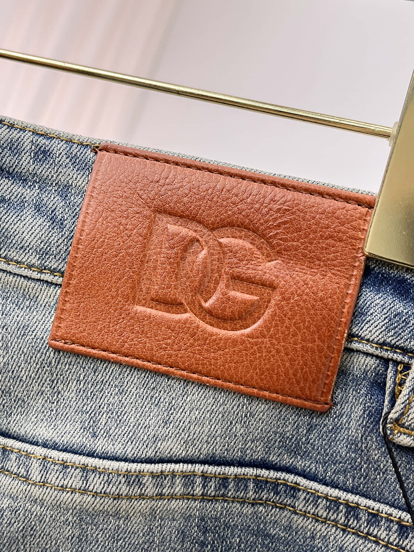 DG 25ss秋冬 新款 男士小直筒原单 牛仔裤 秋冬新款超柔软，弹力面料，复杂的手工艺叠加，任何一个洗