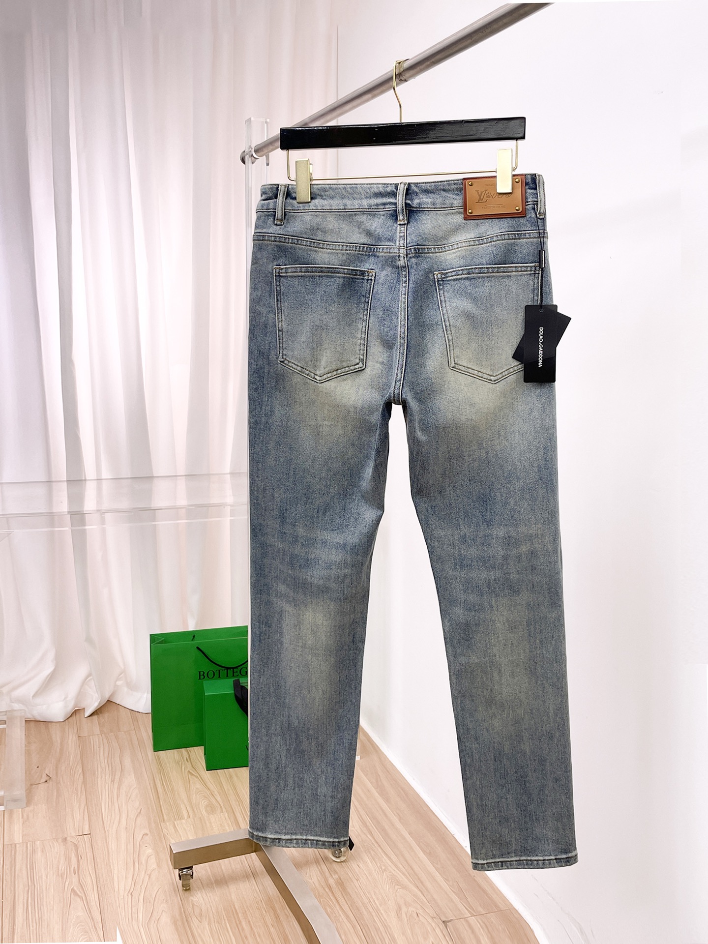 1v 路易威登 25ss秋冬 新款 男士小直筒原单 牛仔裤 秋冬新款超柔软，弹力面料，复杂的手工艺叠加，