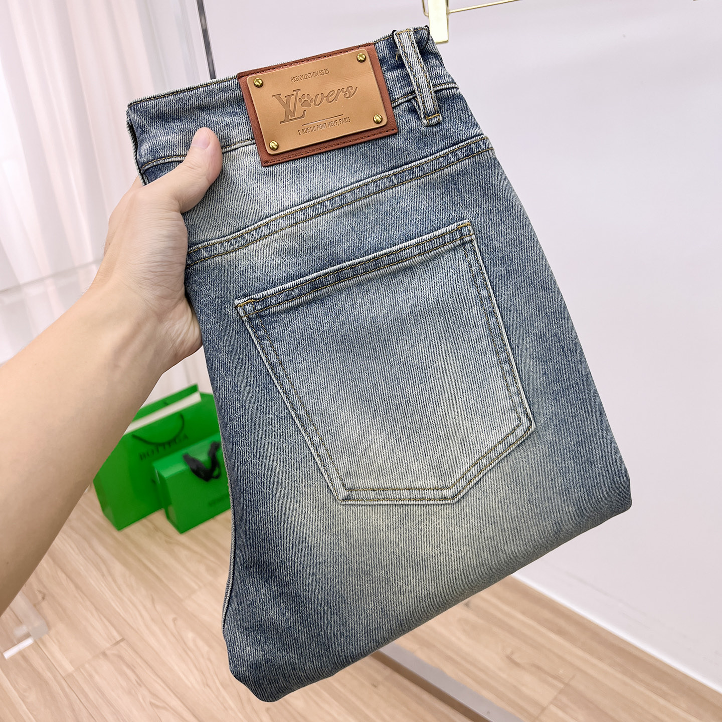 1v 路易威登 25ss秋冬 新款 男士小直筒原单 牛仔裤 秋冬新款超柔软，弹力面料，复杂的手工艺叠加，