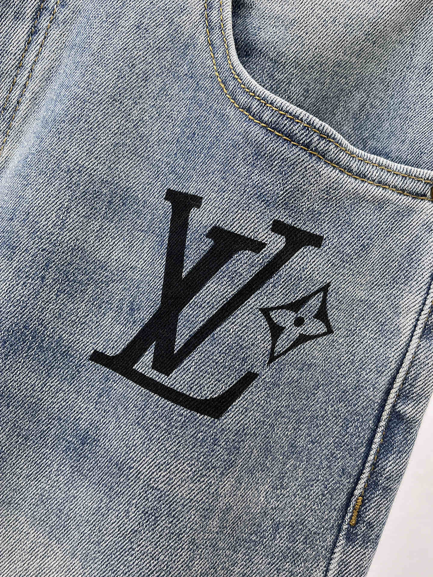 1v 路易威登 25ss秋冬 新款 男士小直筒原单 牛仔裤 秋冬新款超柔软，弹力面料，复杂的手工艺叠加，