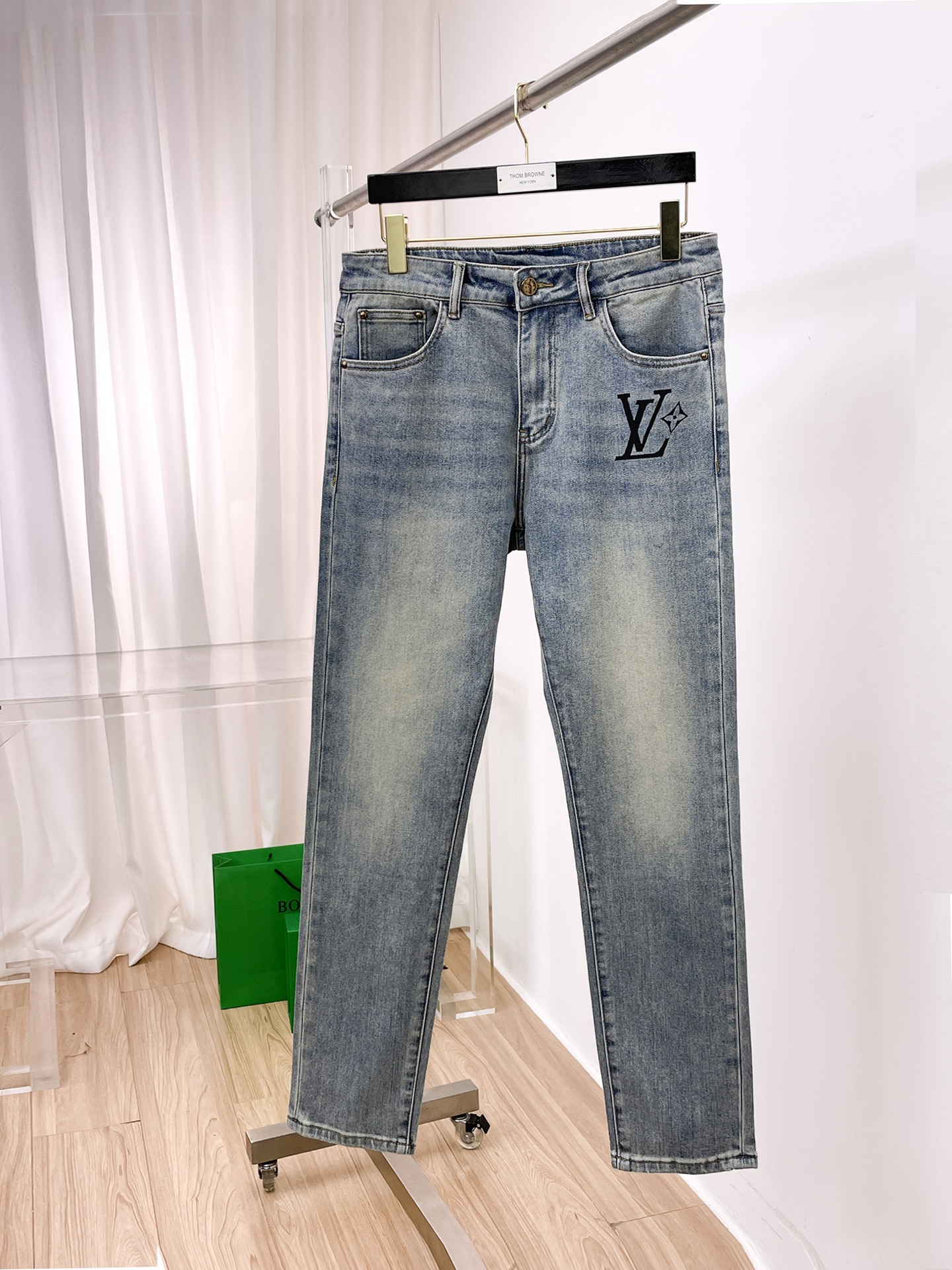 1v 路易威登 25ss秋冬 新款 男士小直筒原单 牛仔裤 秋冬新款超柔软，弹力面料，复杂的手工艺叠加，