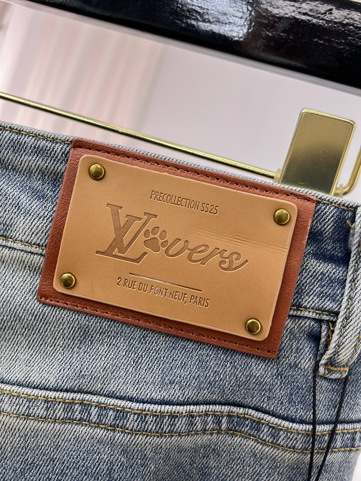 1v 路易威登 25ss秋冬 新款 男士小直筒原单 牛仔裤 秋冬新款超柔软，弹力面料，复杂的手工艺叠加，