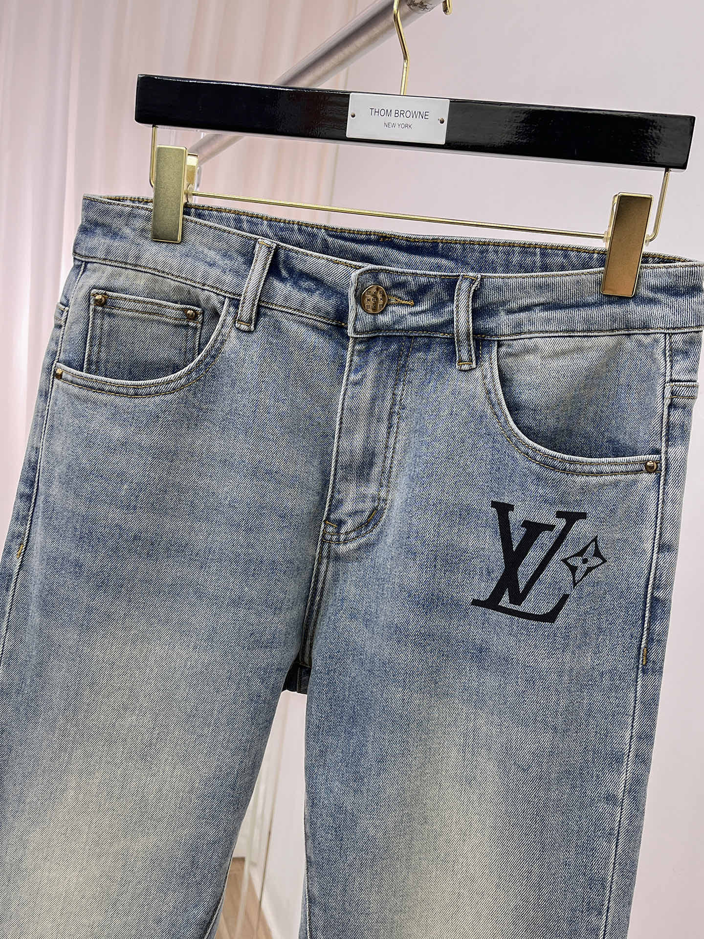 1v 路易威登 25ss秋冬 新款 男士小直筒原单 牛仔裤 秋冬新款超柔软，弹力面料，复杂的手工艺叠加，