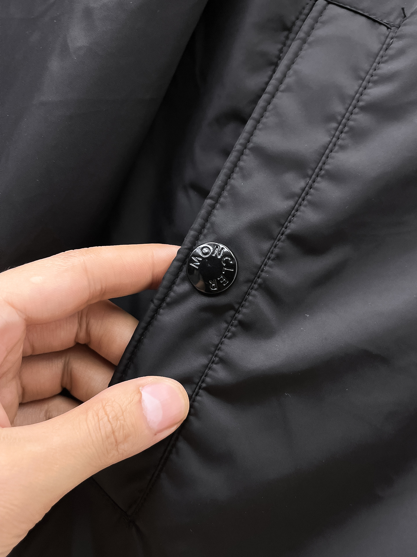 蒙口 2025早秋男士高端时装款连帽户外夹克外套，官方专柜主推展示，香港洋行渠道，户外必选单品，独家出售