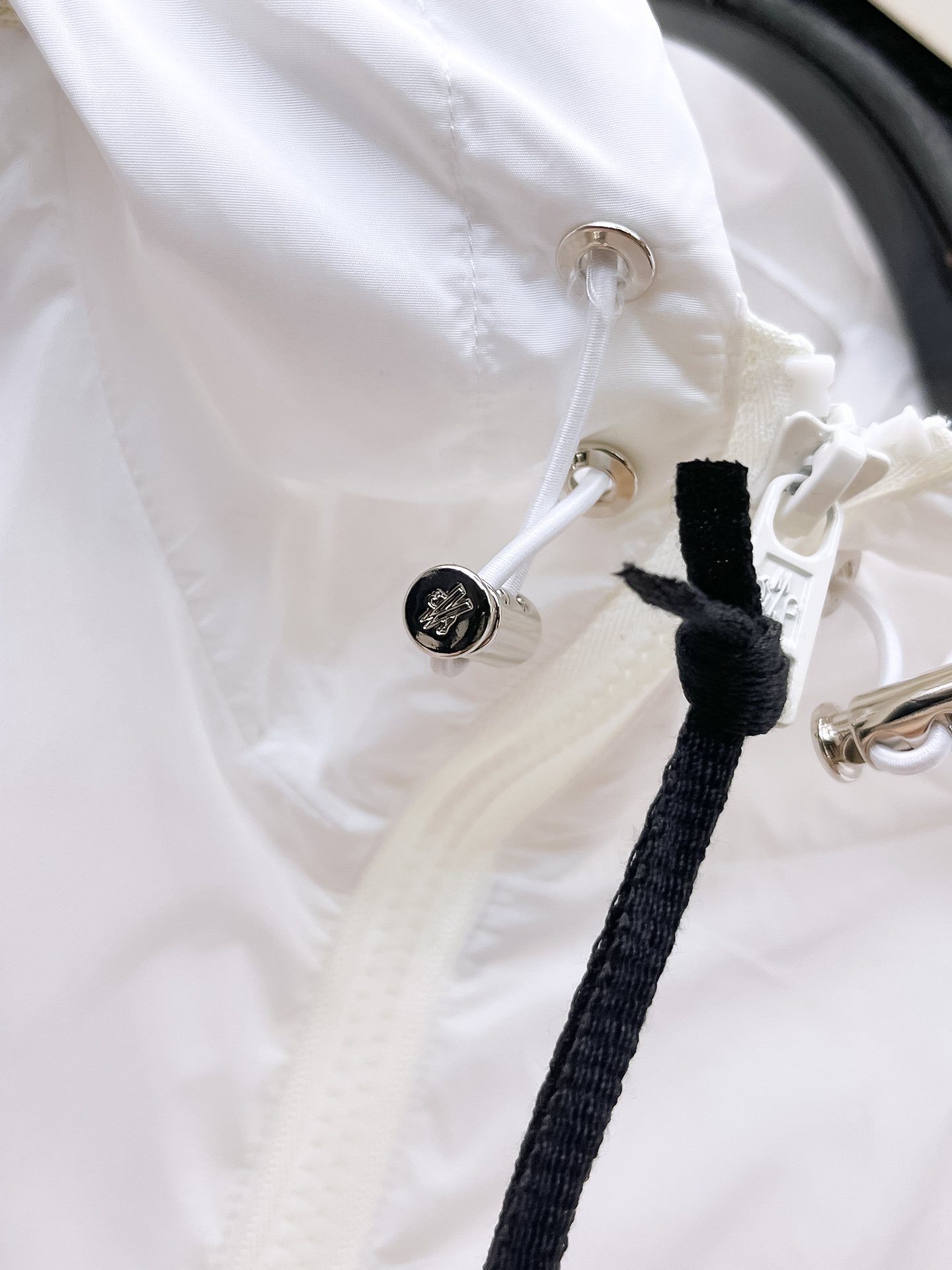 蒙口 2025早秋男士高端时装款连帽户外夹克外套，官方专柜主推展示，香港洋行渠道，户外必选单品，独家出售