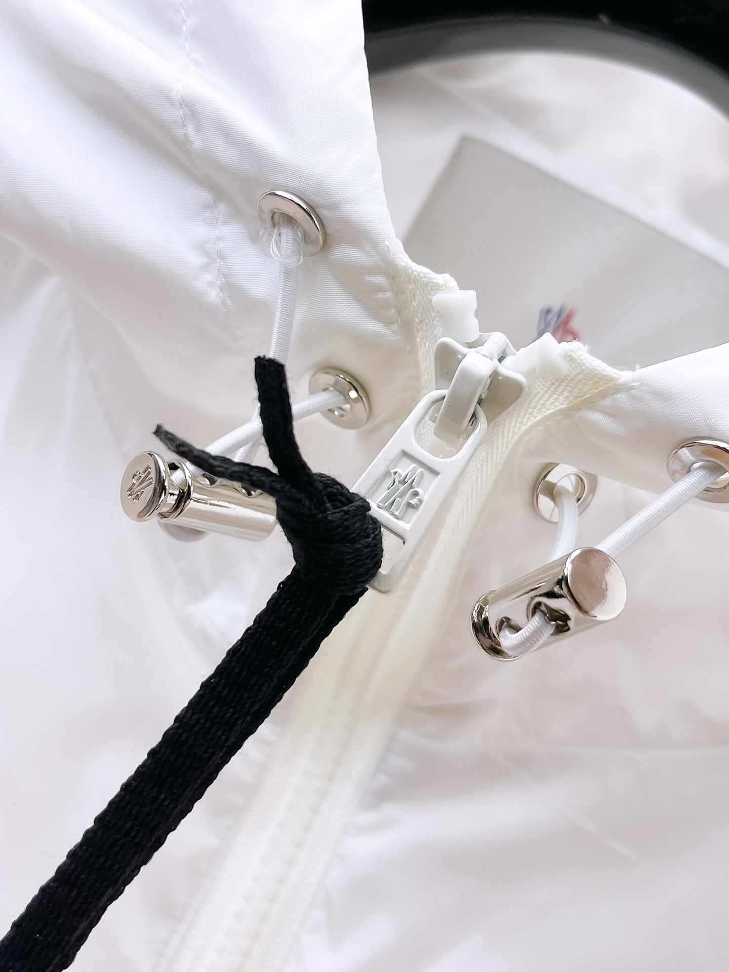 蒙口 2025早秋男士高端时装款连帽户外夹克外套，官方专柜主推展示，香港洋行渠道，户外必选单品，独家出售