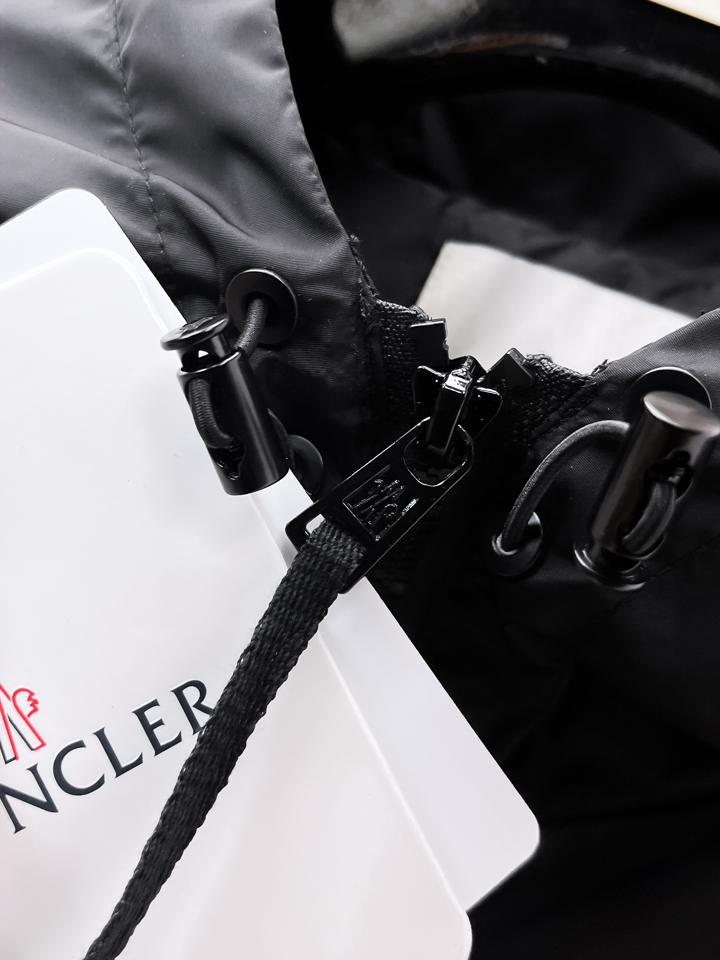 蒙口 2025早秋男士高端时装款连帽户外夹克外套，官方专柜主推展示，香港洋行渠道，户外必选单品，独家出售