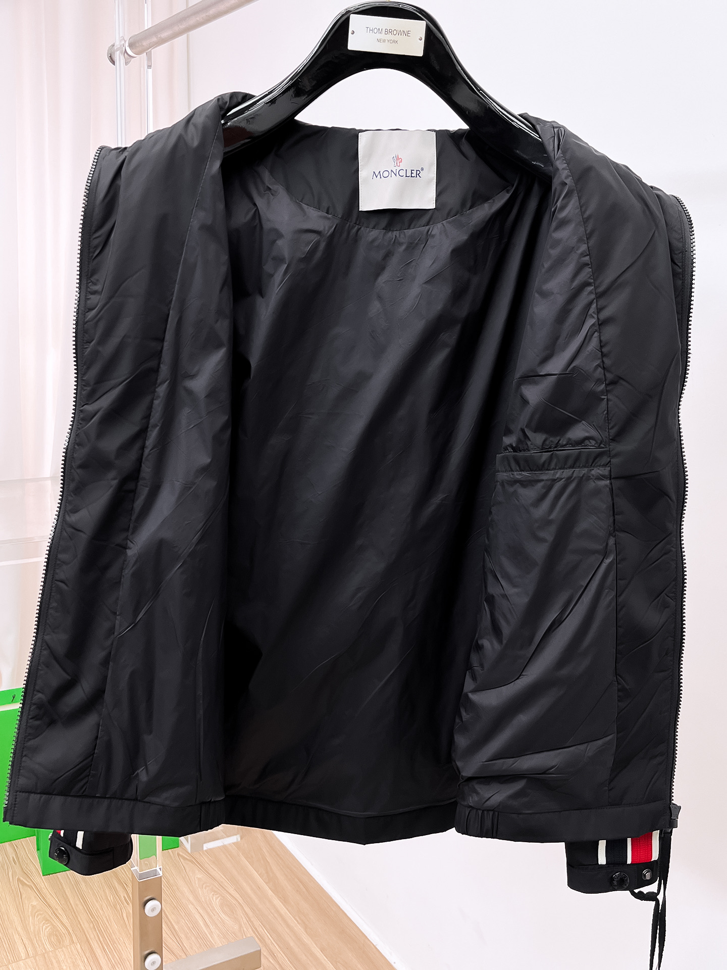 蒙口 2025早秋男士高端时装款连帽户外夹克外套，官方专柜主推展示，香港洋行渠道，户外必选单品，独家出售