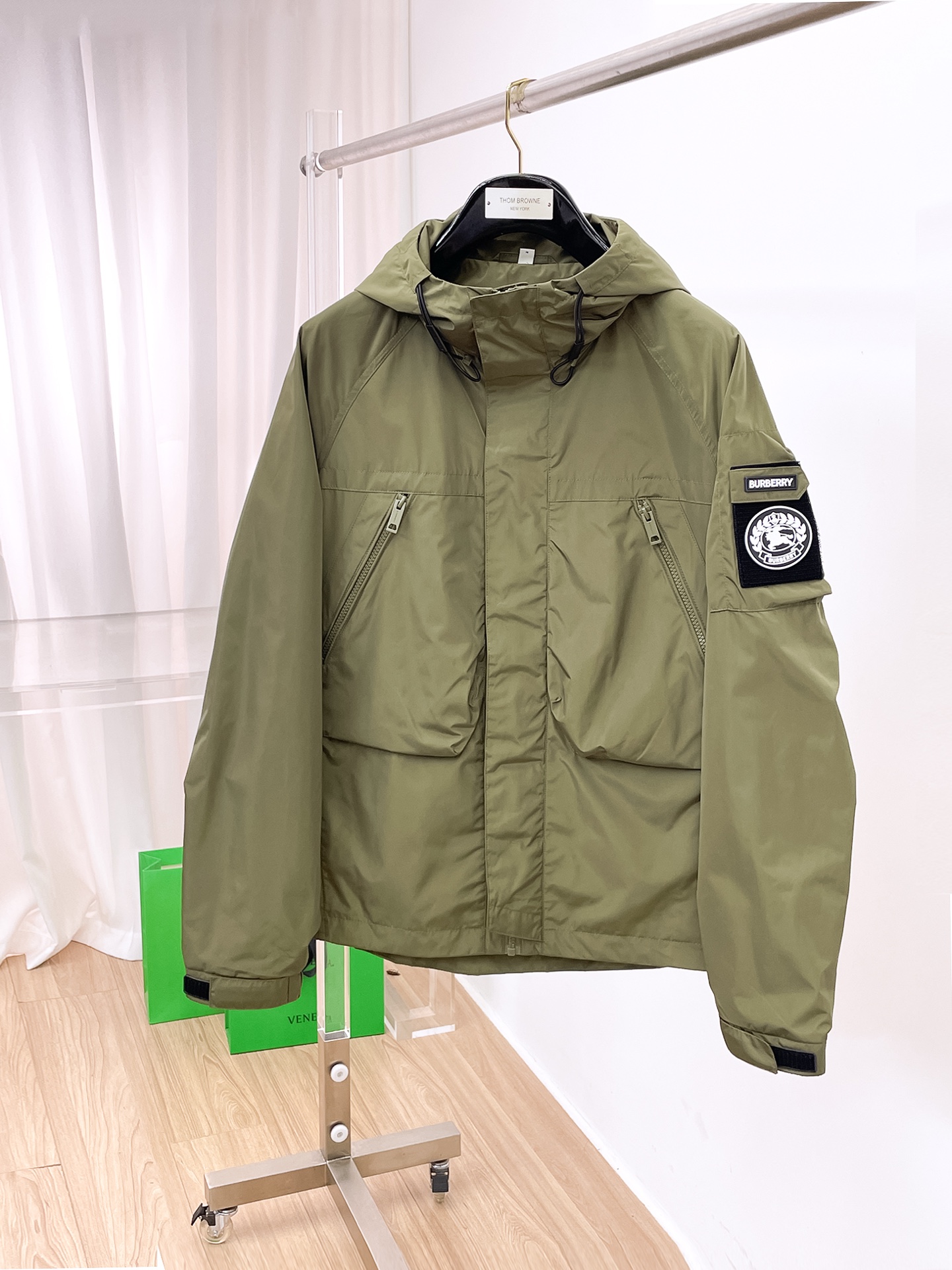 巴宝莉 2025早秋男士高端时装款连帽户外夹克外套，官方专柜主推展示，香港洋行渠道，户外必选单品，独家出