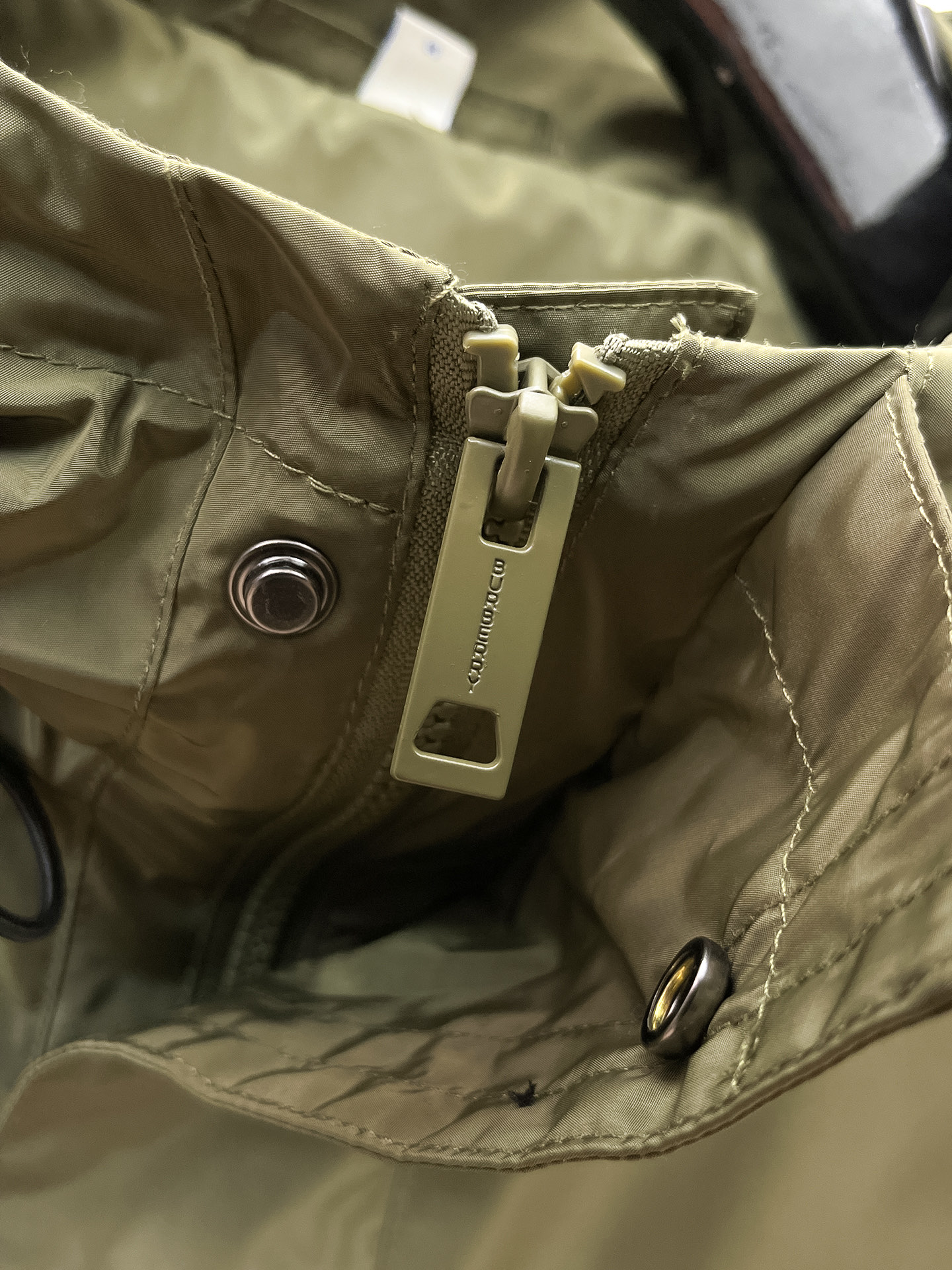 巴宝莉 2025早秋男士高端时装款连帽户外夹克外套，官方专柜主推展示，香港洋行渠道，户外必选单品，独家出