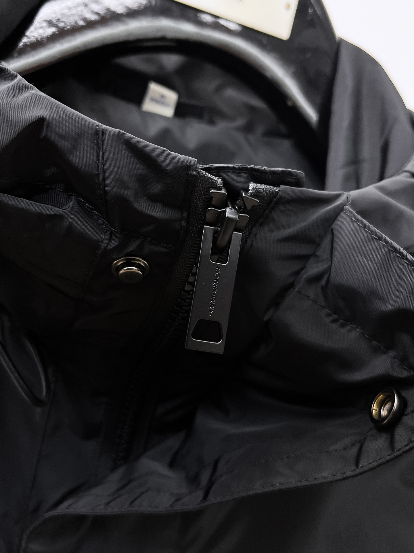 巴宝莉 2025早秋男士高端时装款连帽户外夹克外套，官方专柜主推展示，香港洋行渠道，户外必选单品，独家出