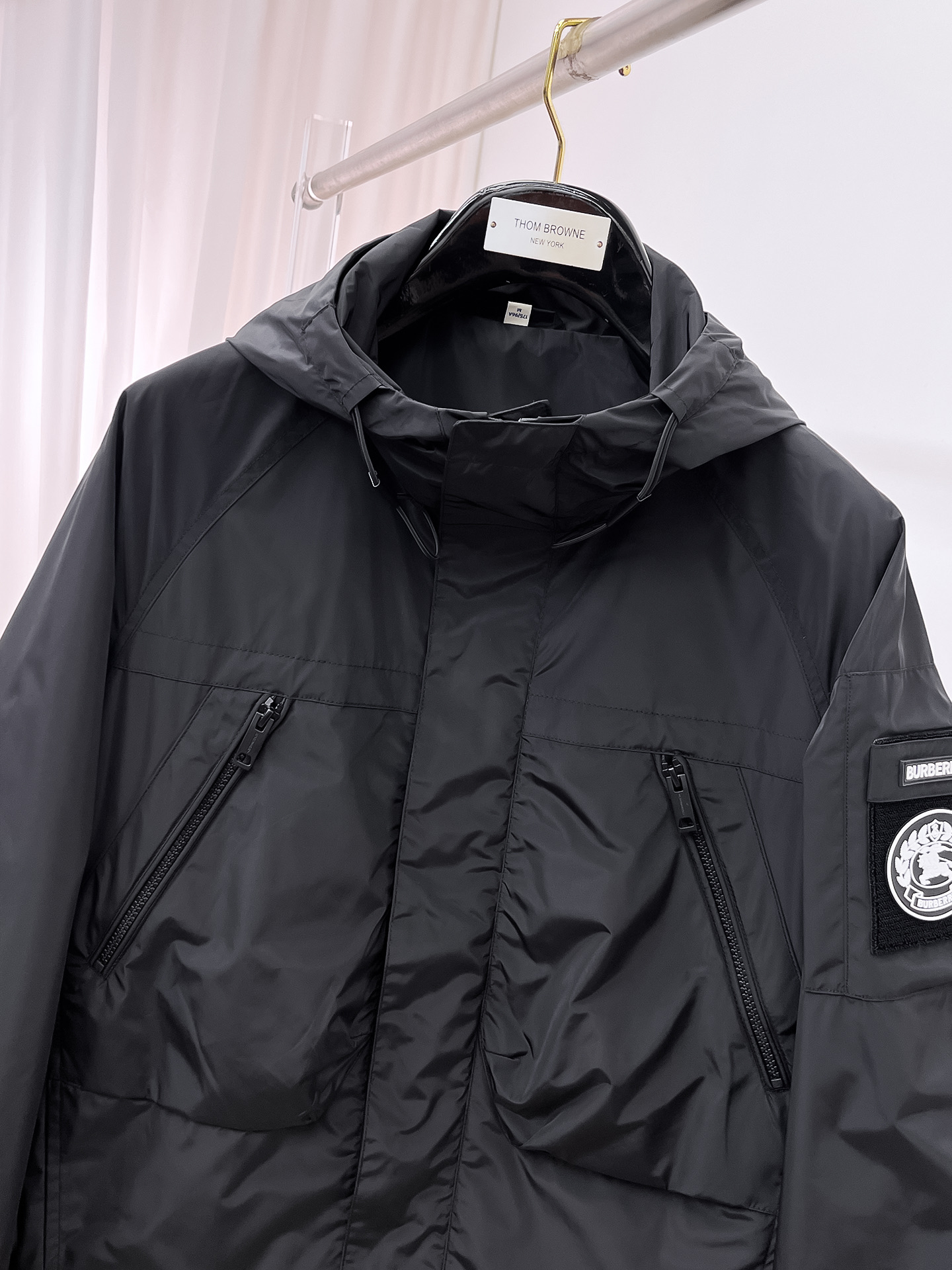 巴宝莉 2025早秋男士高端时装款连帽户外夹克外套，官方专柜主推展示，香港洋行渠道，户外必选单品，独家出