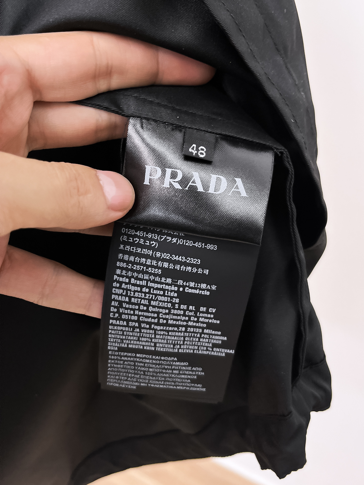 普拉达 2025早秋男士高端时装款连帽户外夹克外套，官方专柜主推展示，香港洋行渠道，户外必选单品，独家出