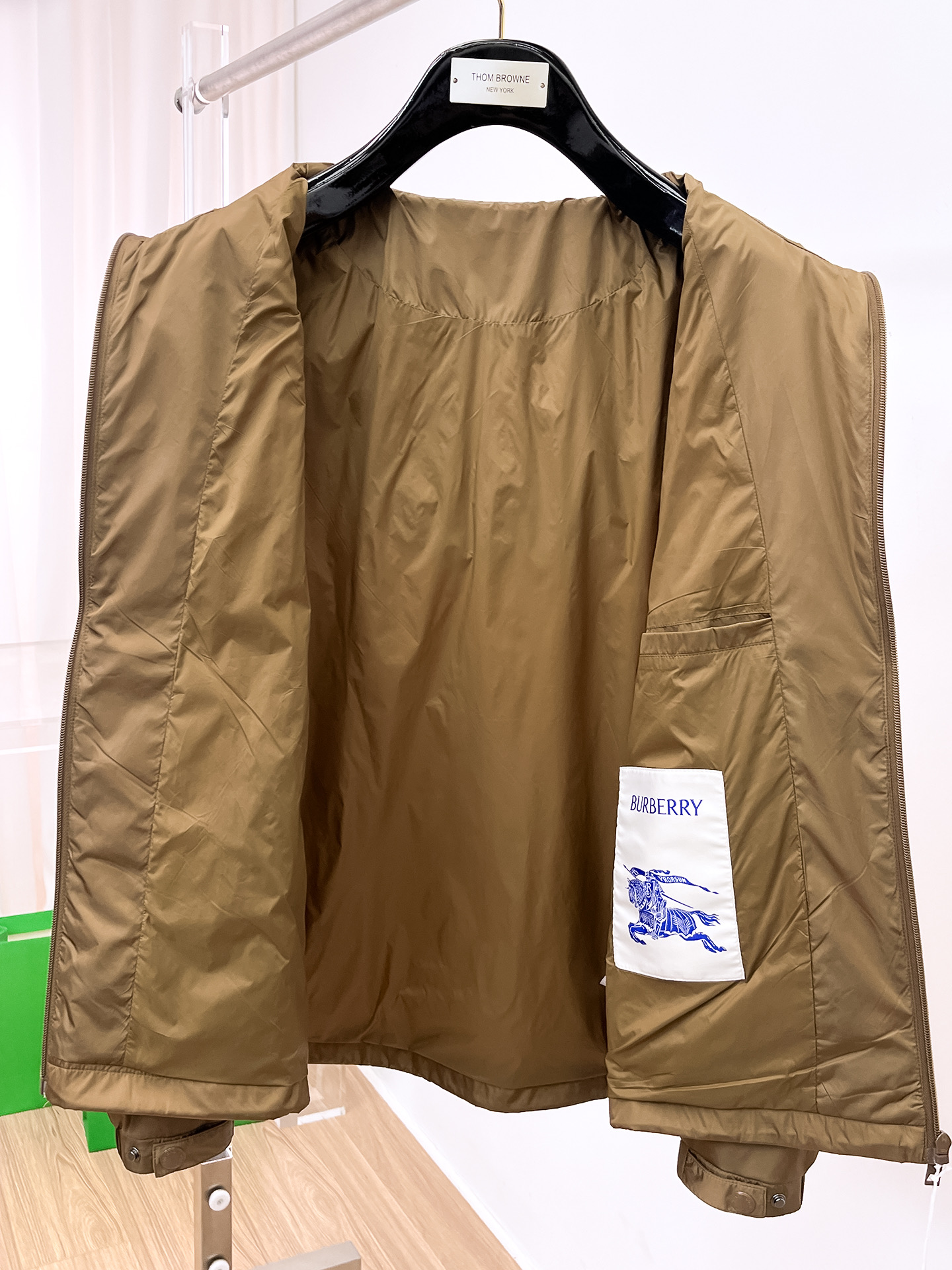 巴宝莉 2025早秋男士高端时装款连帽户外夹克外套，官方专柜主推展示，香港洋行渠道，户外必选单品，独家出