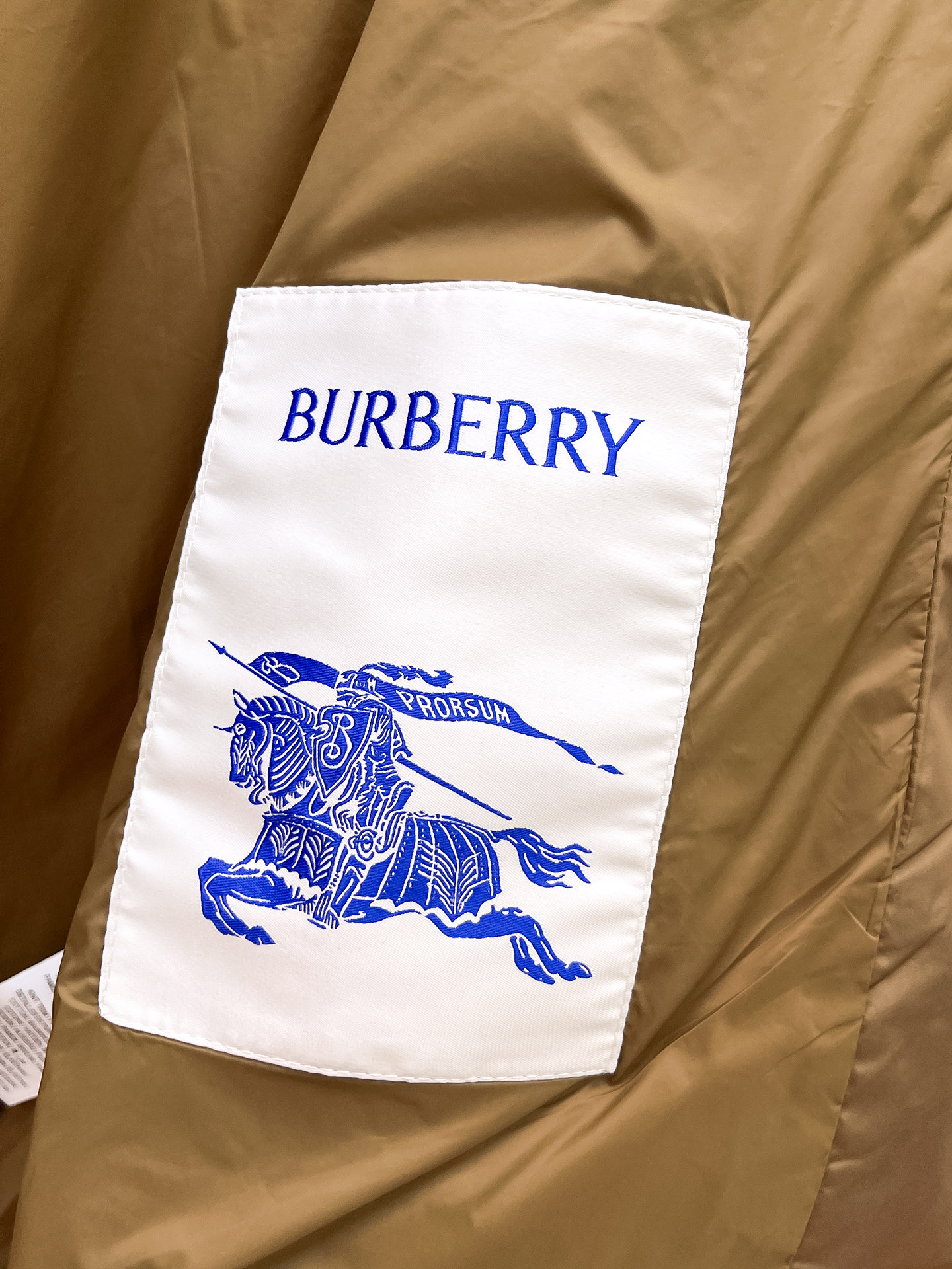 巴宝莉 2025早秋男士高端时装款连帽户外夹克外套，官方专柜主推展示，香港洋行渠道，户外必选单品，独家出