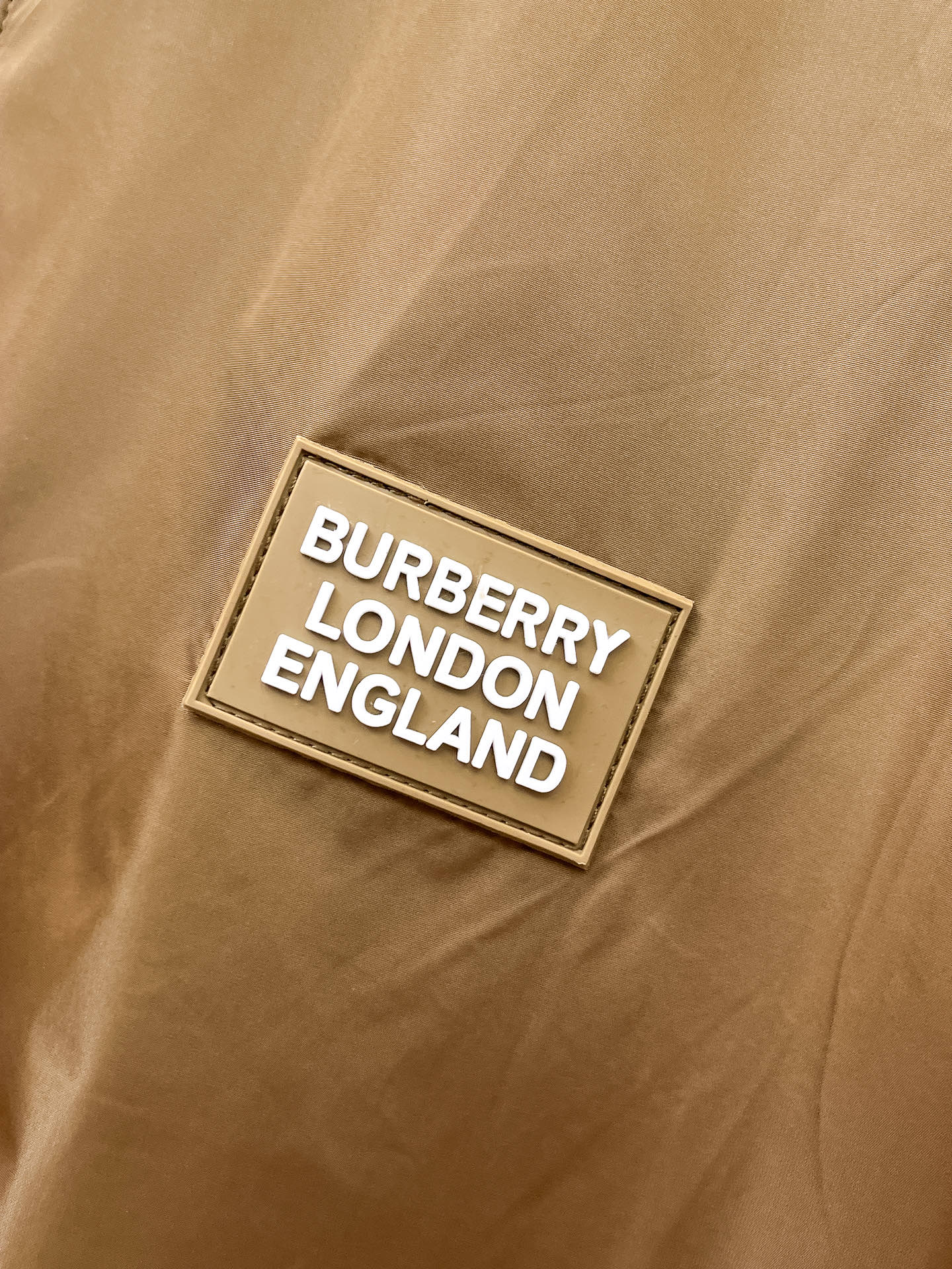 巴宝莉 2025早秋男士高端时装款连帽户外夹克外套，官方专柜主推展示，香港洋行渠道，户外必选单品，独家出