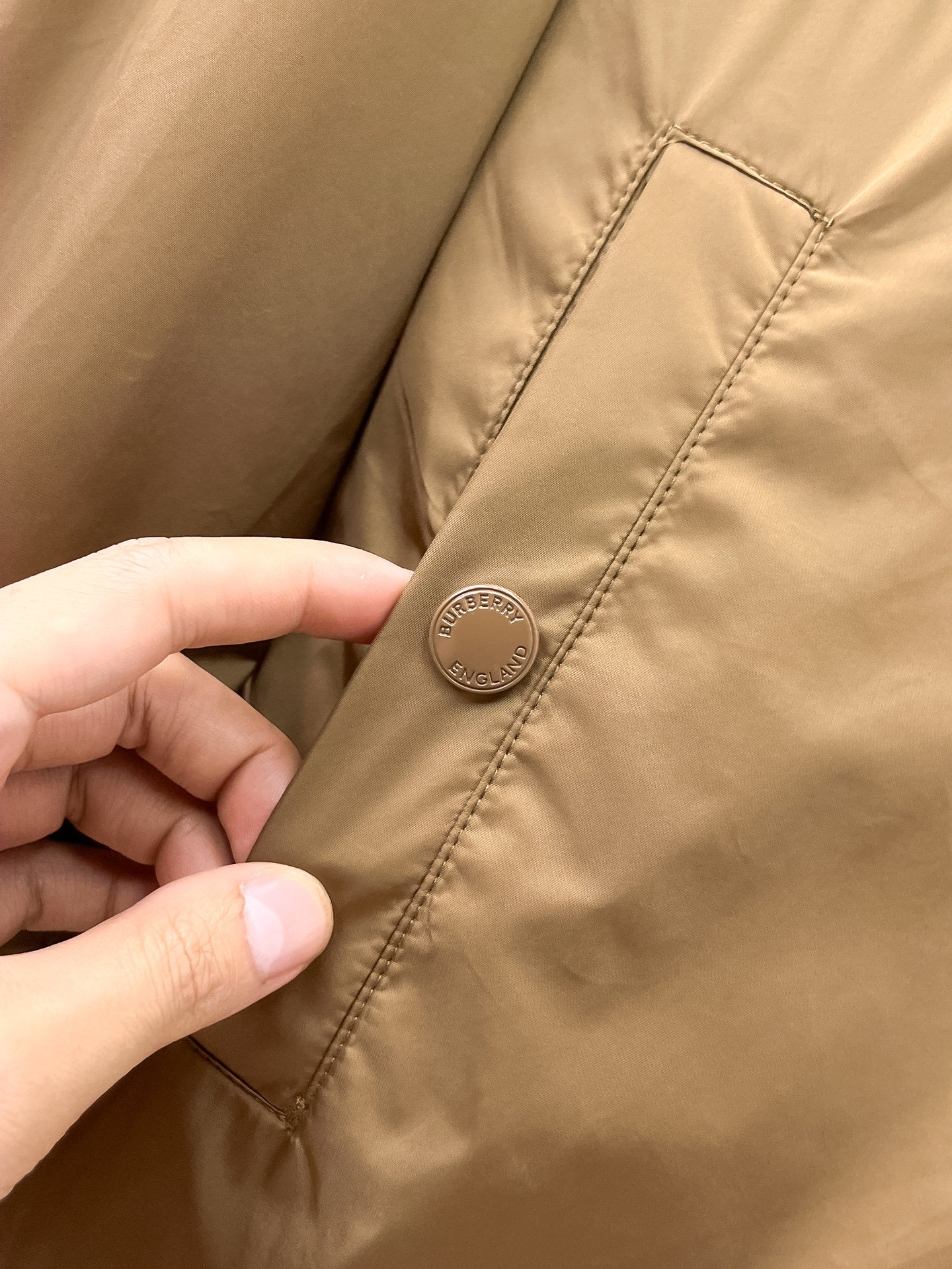 巴宝莉 2025早秋男士高端时装款连帽户外夹克外套，官方专柜主推展示，香港洋行渠道，户外必选单品，独家出