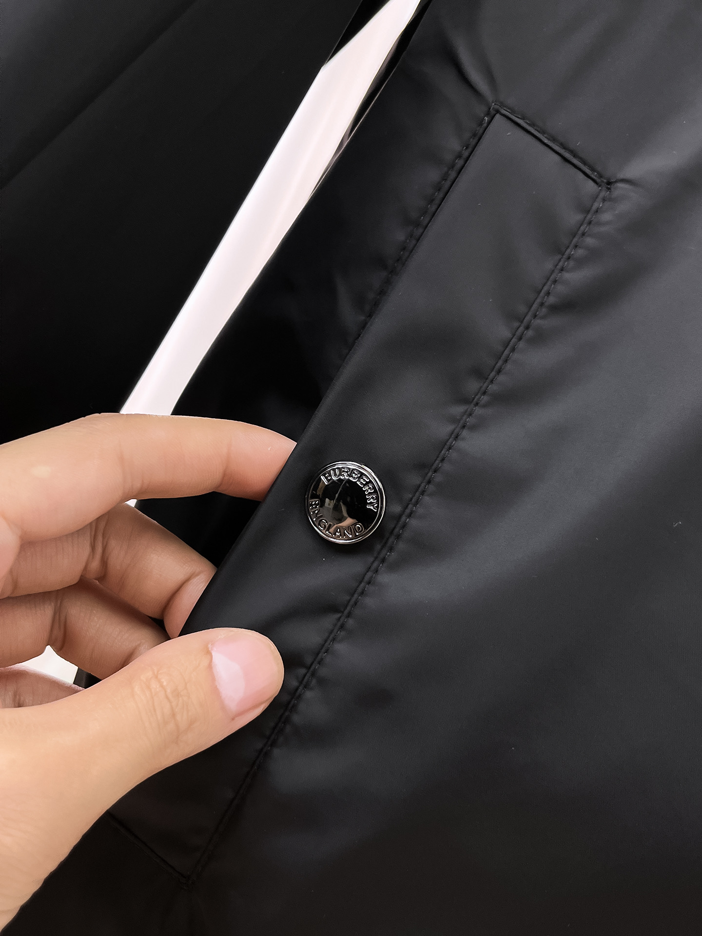 巴宝莉 2025早秋男士高端时装款连帽户外夹克外套，官方专柜主推展示，香港洋行渠道，户外必选单品，独家出