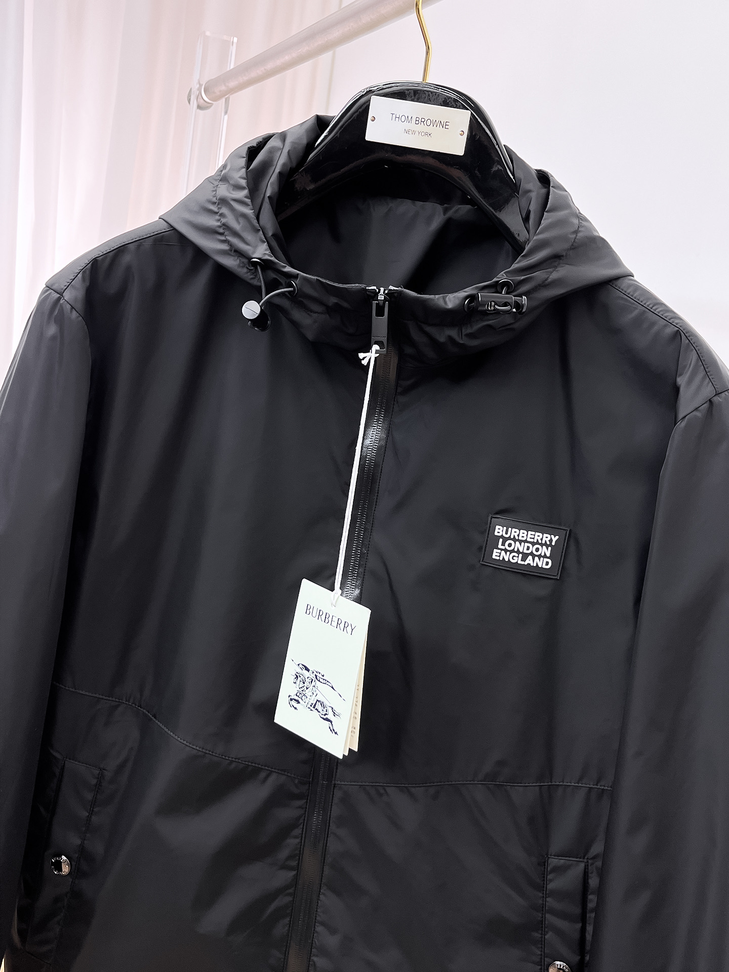 巴宝莉 2025早秋男士高端时装款连帽户外夹克外套，官方专柜主推展示，香港洋行渠道，户外必选单品，独家出