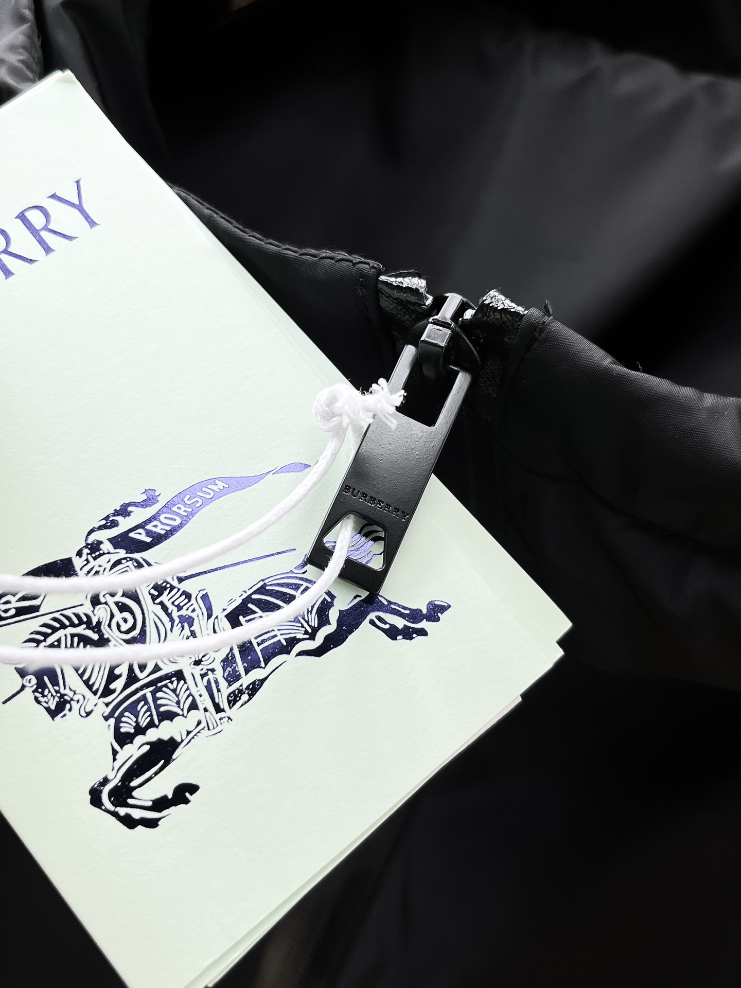 巴宝莉 2025早秋男士高端时装款连帽户外夹克外套，官方专柜主推展示，香港洋行渠道，户外必选单品，独家出