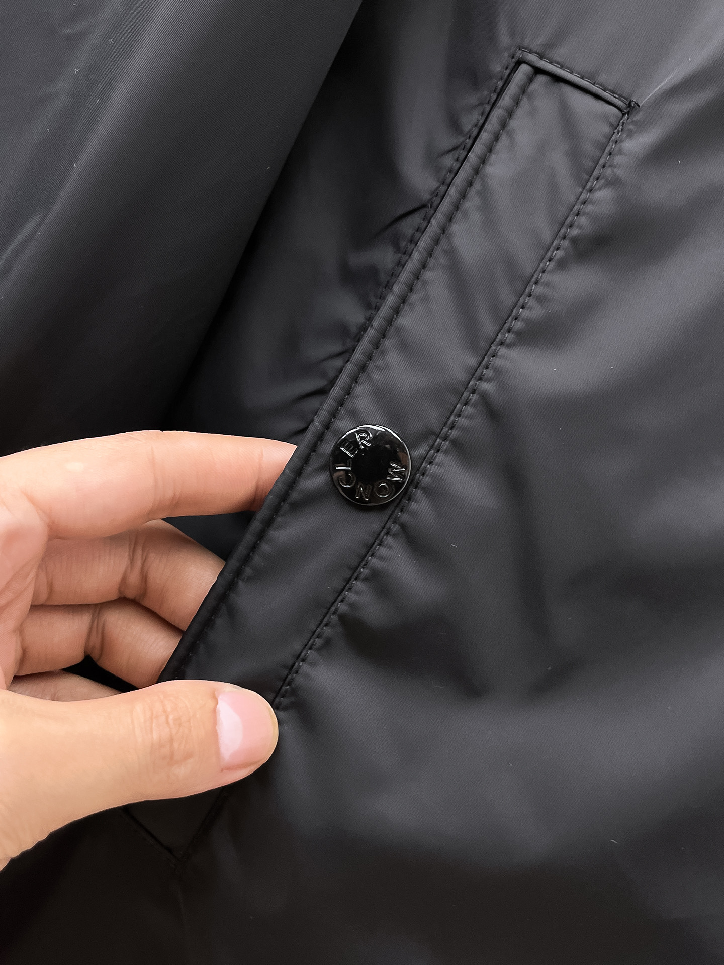 蒙口 2025早秋男士高端时装款连帽户外夹克外套，官方专柜主推展示，香港洋行渠道，户外必选单品，独家出售