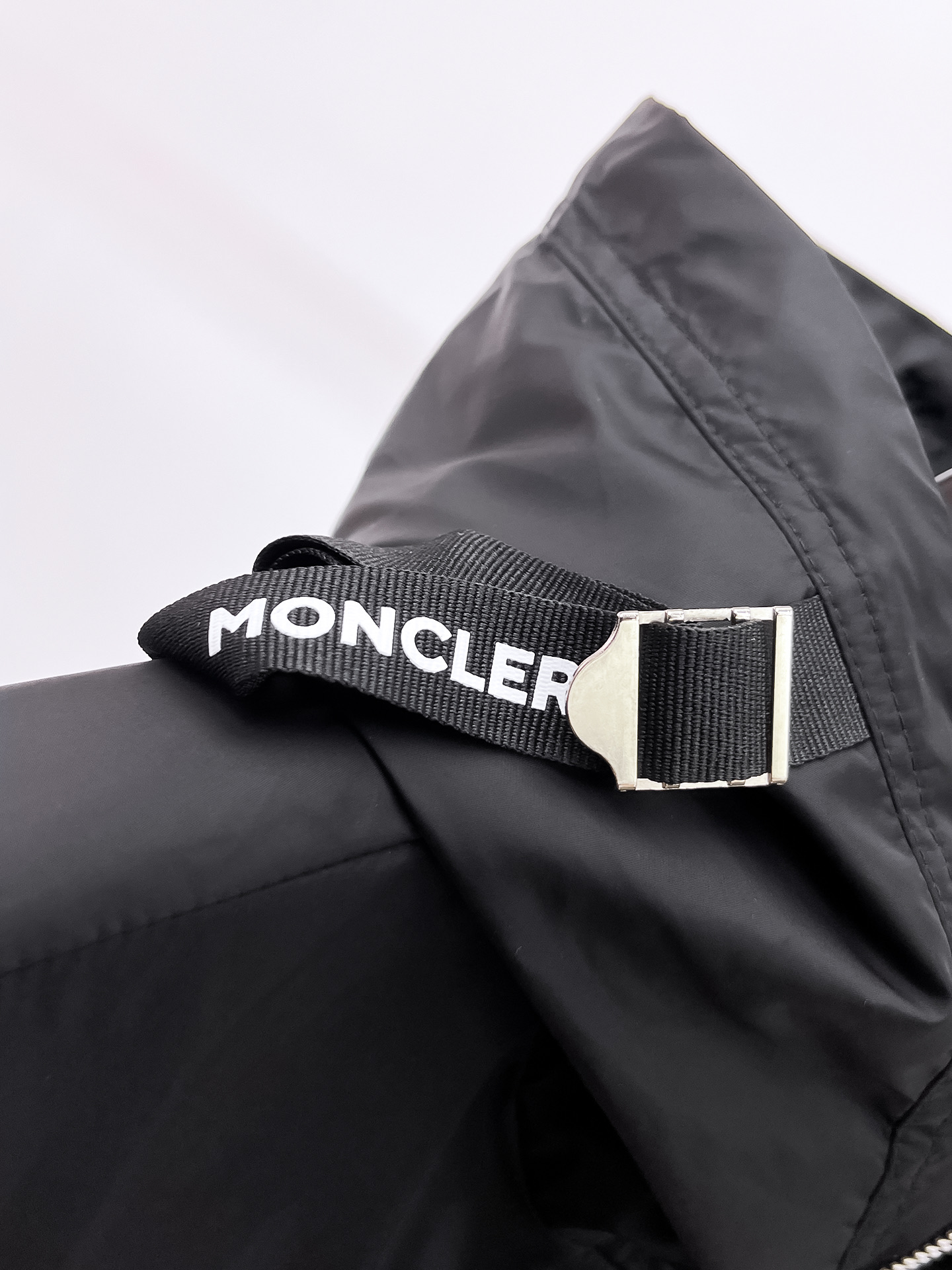 蒙口 2025早秋男士高端时装款连帽户外夹克外套，官方专柜主推展示，香港洋行渠道，户外必选单品，独家出售