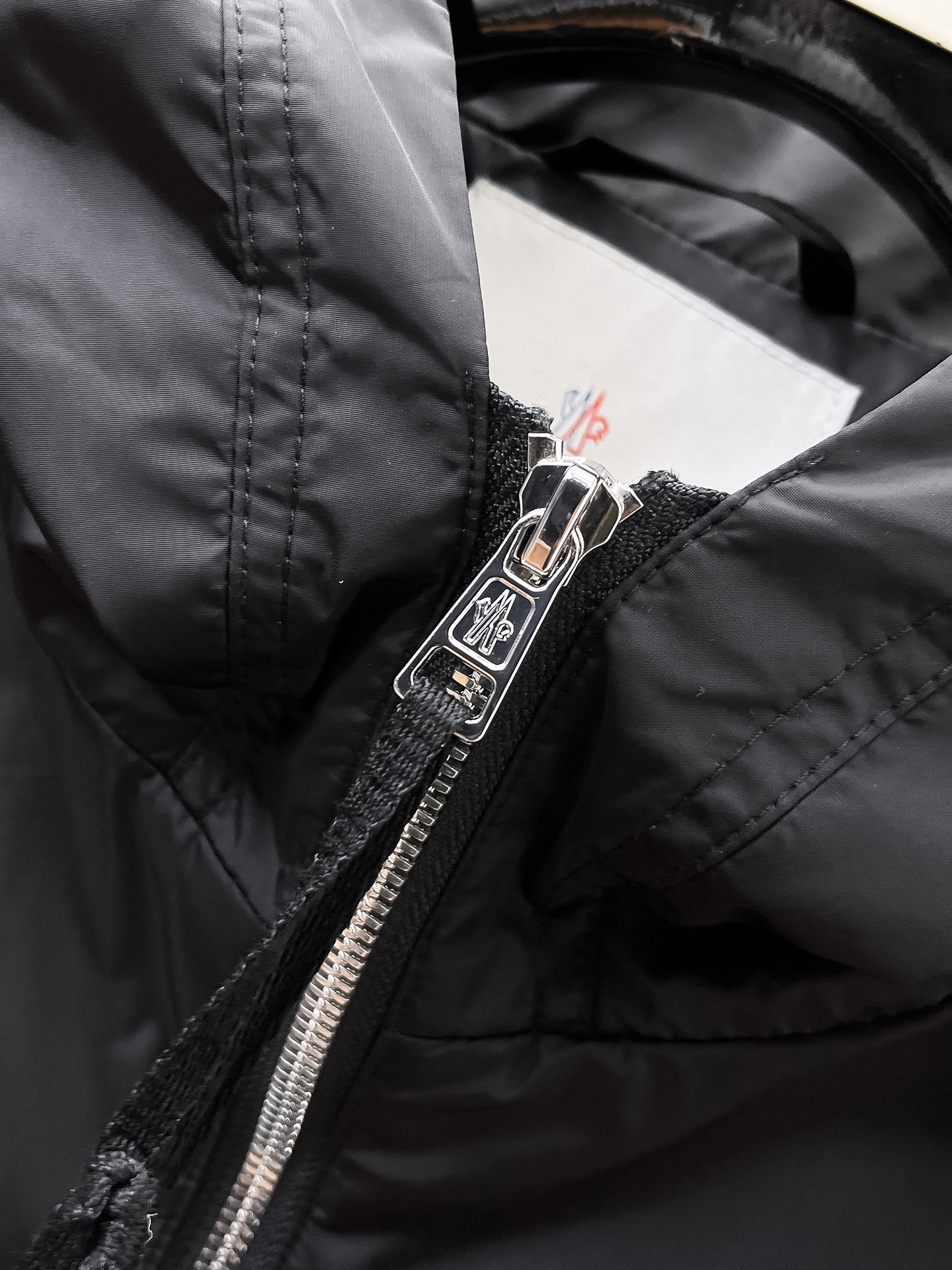 蒙口 2025早秋男士高端时装款连帽户外夹克外套，官方专柜主推展示，香港洋行渠道，户外必选单品，独家出售