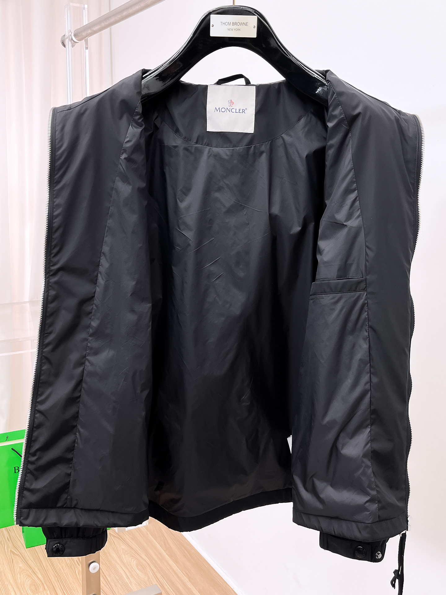 蒙口 2025早秋男士高端时装款连帽户外夹克外套，官方专柜主推展示，香港洋行渠道，户外必选单品，独家出售