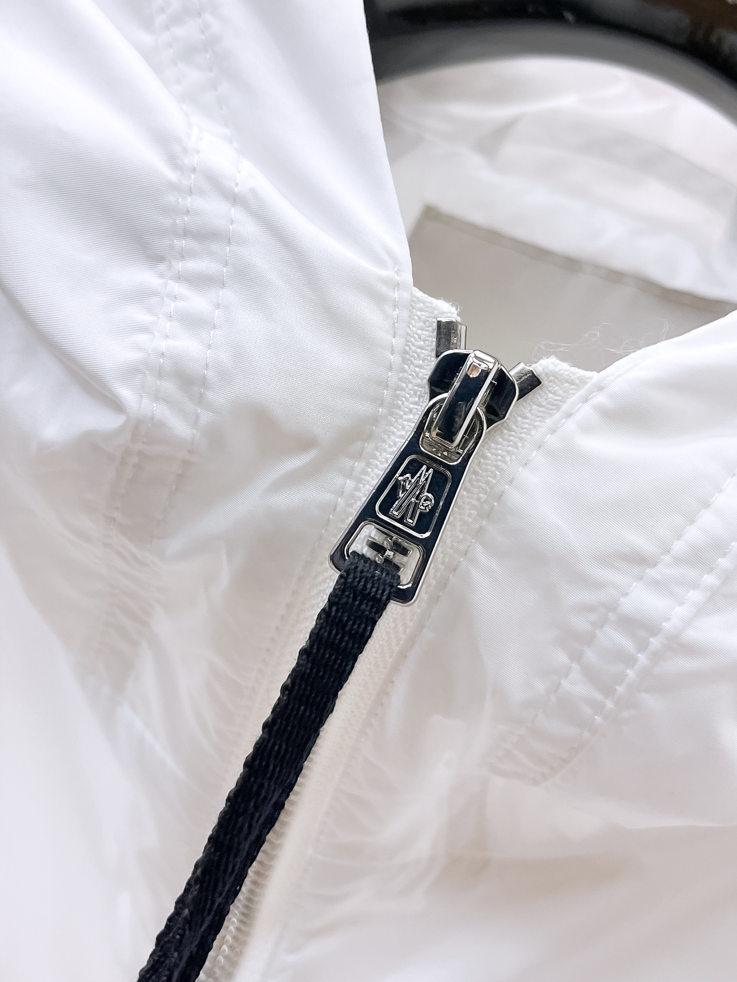 蒙口 2025早秋男士高端时装款连帽户外夹克外套，官方专柜主推展示，香港洋行渠道，户外必选单品，独家出售