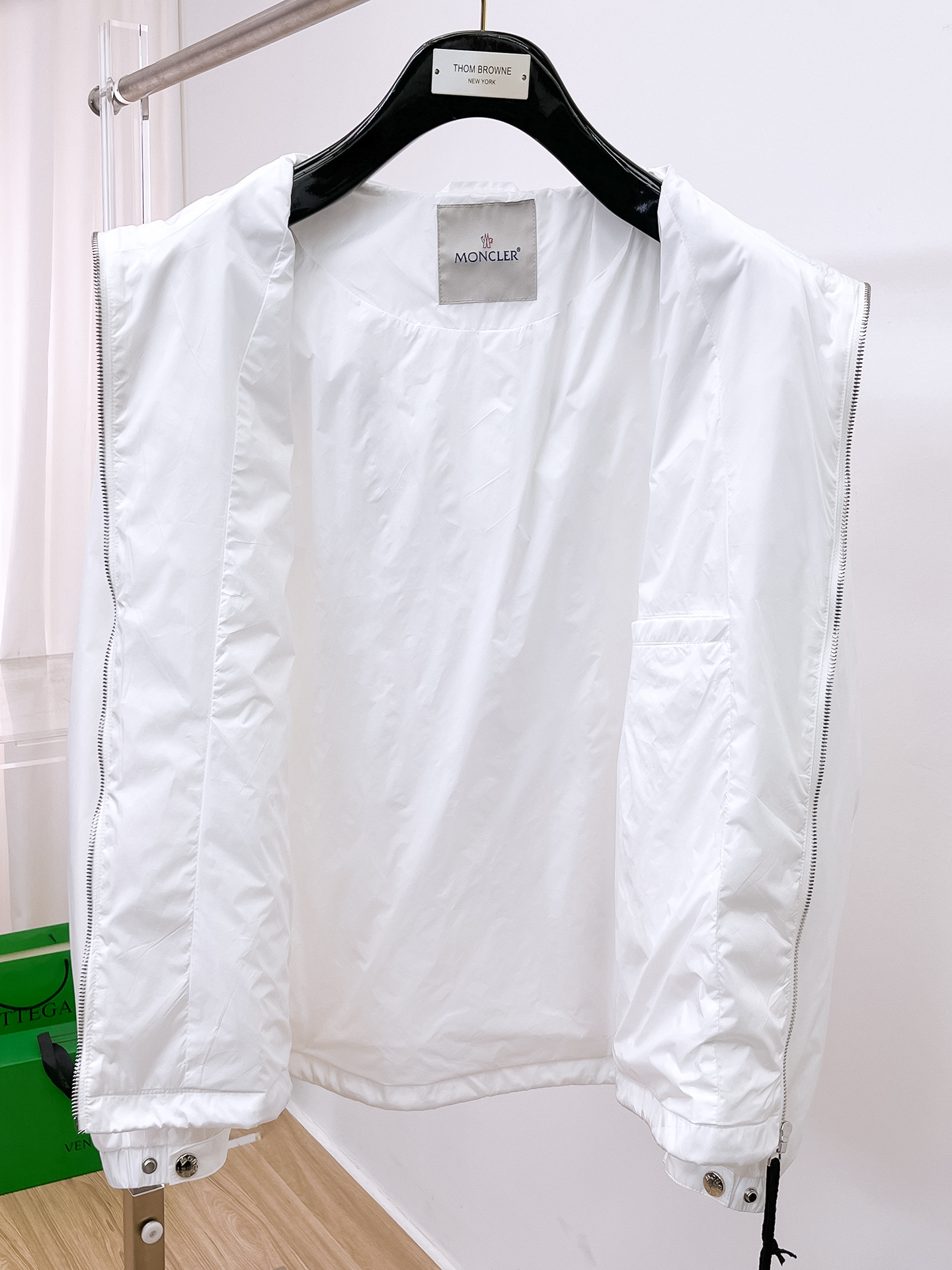 蒙口 2025早秋男士高端时装款连帽户外夹克外套，官方专柜主推展示，香港洋行渠道，户外必选单品，独家出售