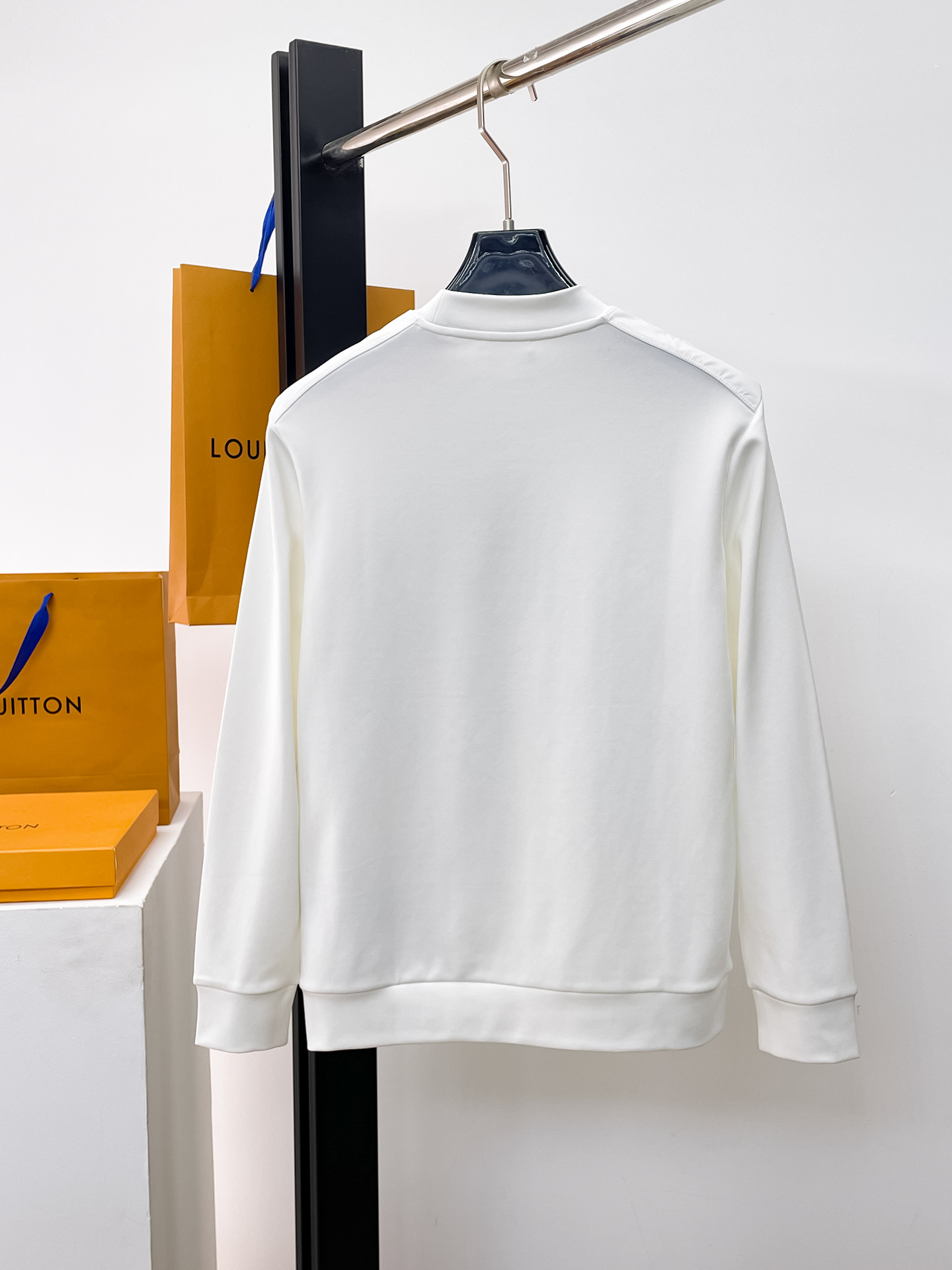 普拉达 精品打底衫 贸易公司订单 25SS 秋冬新款意式轻奢男士休闲长袖打底衫长袖 T恤 卫衣平整的抗皱