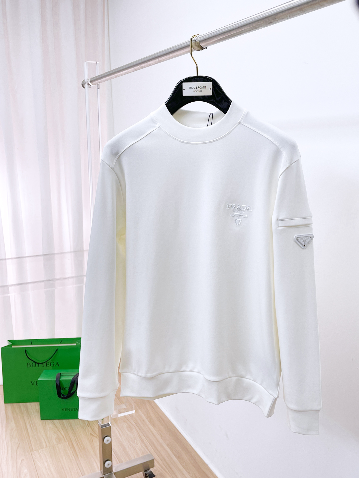 普拉达 精品打底衫 贸易公司订单 25SS 秋冬新款意式轻奢男士休闲长袖打底衫长袖 T恤 卫衣平整的抗皱