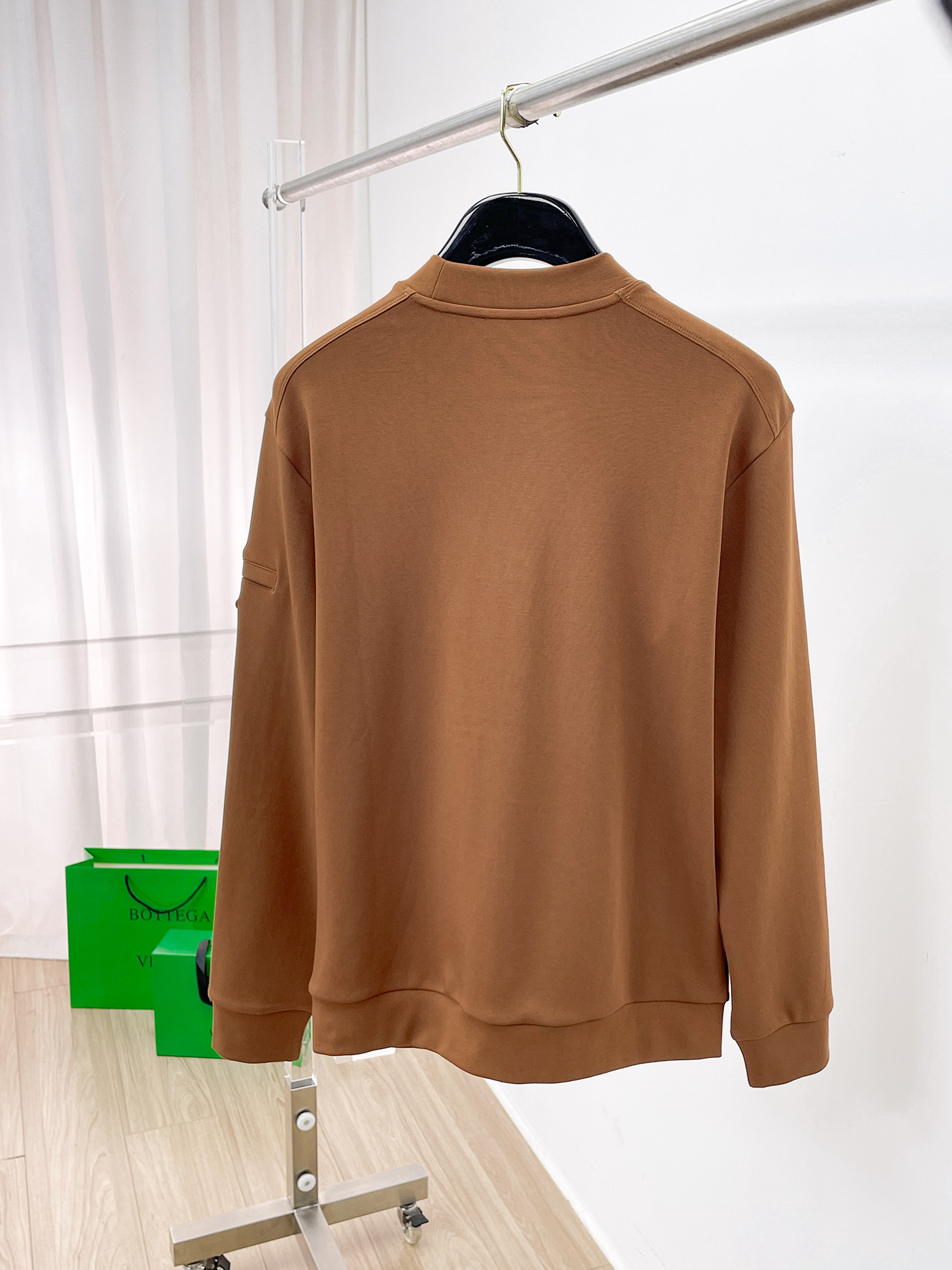 普拉达 精品打底衫 贸易公司订单 25SS 秋冬新款意式轻奢男士休闲长袖打底衫长袖 T恤 卫衣平整的抗皱