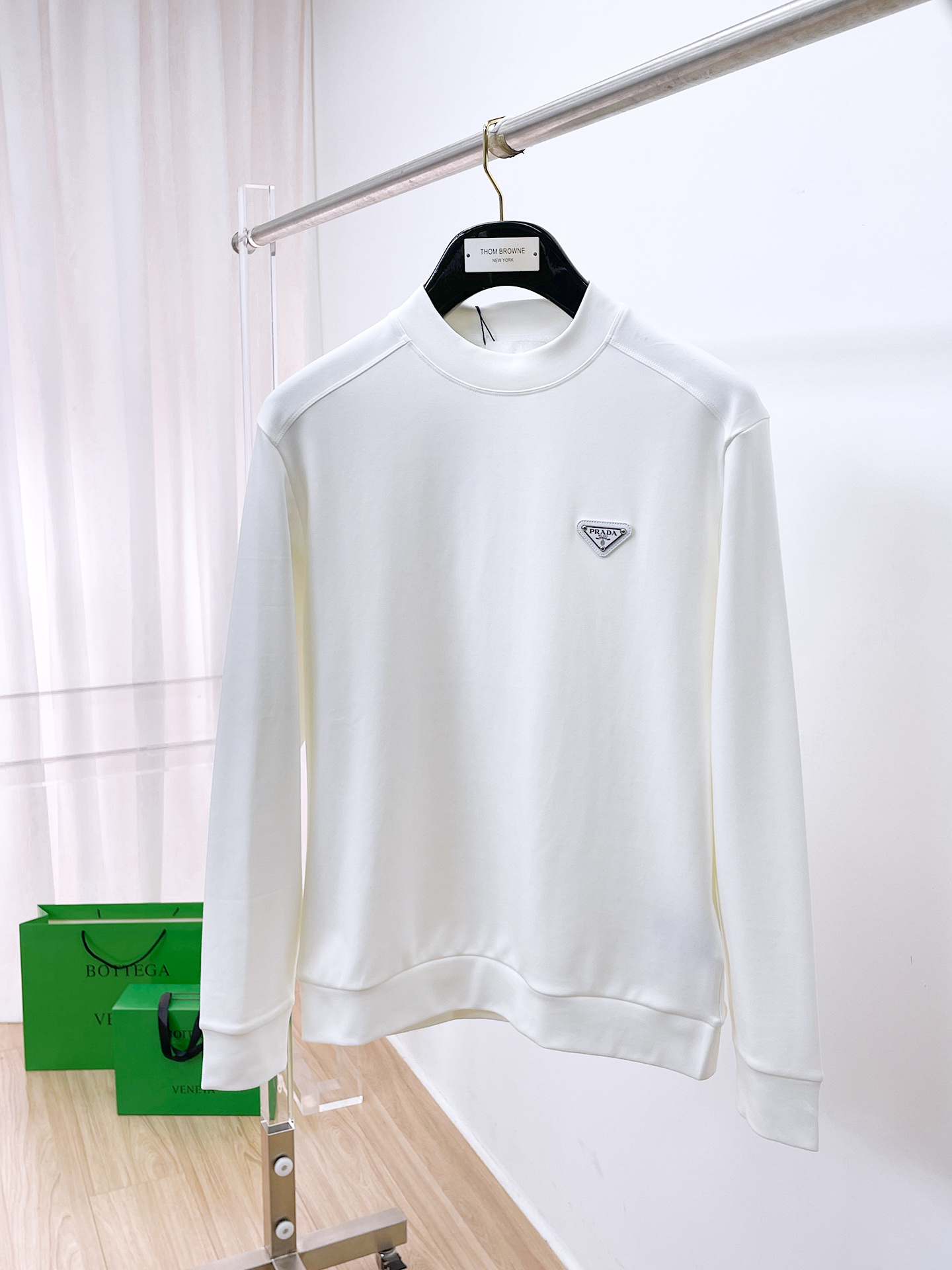 普拉达 精品打底衫 贸易公司订单 25SS 秋冬新款意式轻奢男士休闲长袖打底衫长袖 T恤 卫衣平整的抗皱