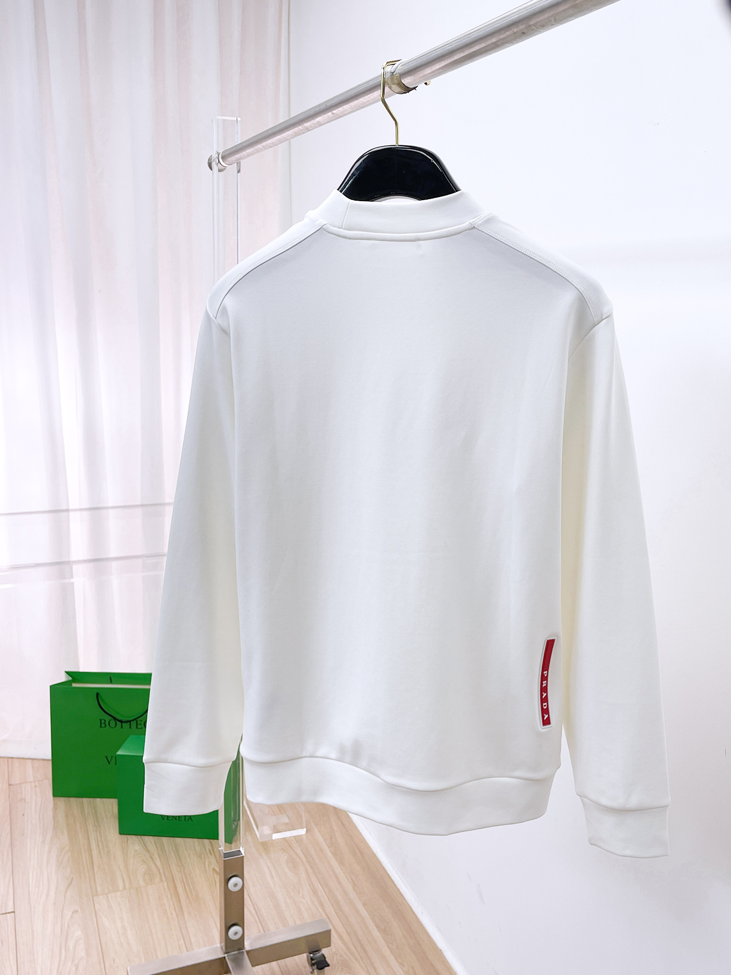 普拉达 精品打底衫 贸易公司订单 25SS 秋冬新款意式轻奢男士休闲长袖打底衫长袖 T恤 卫衣平整的抗皱